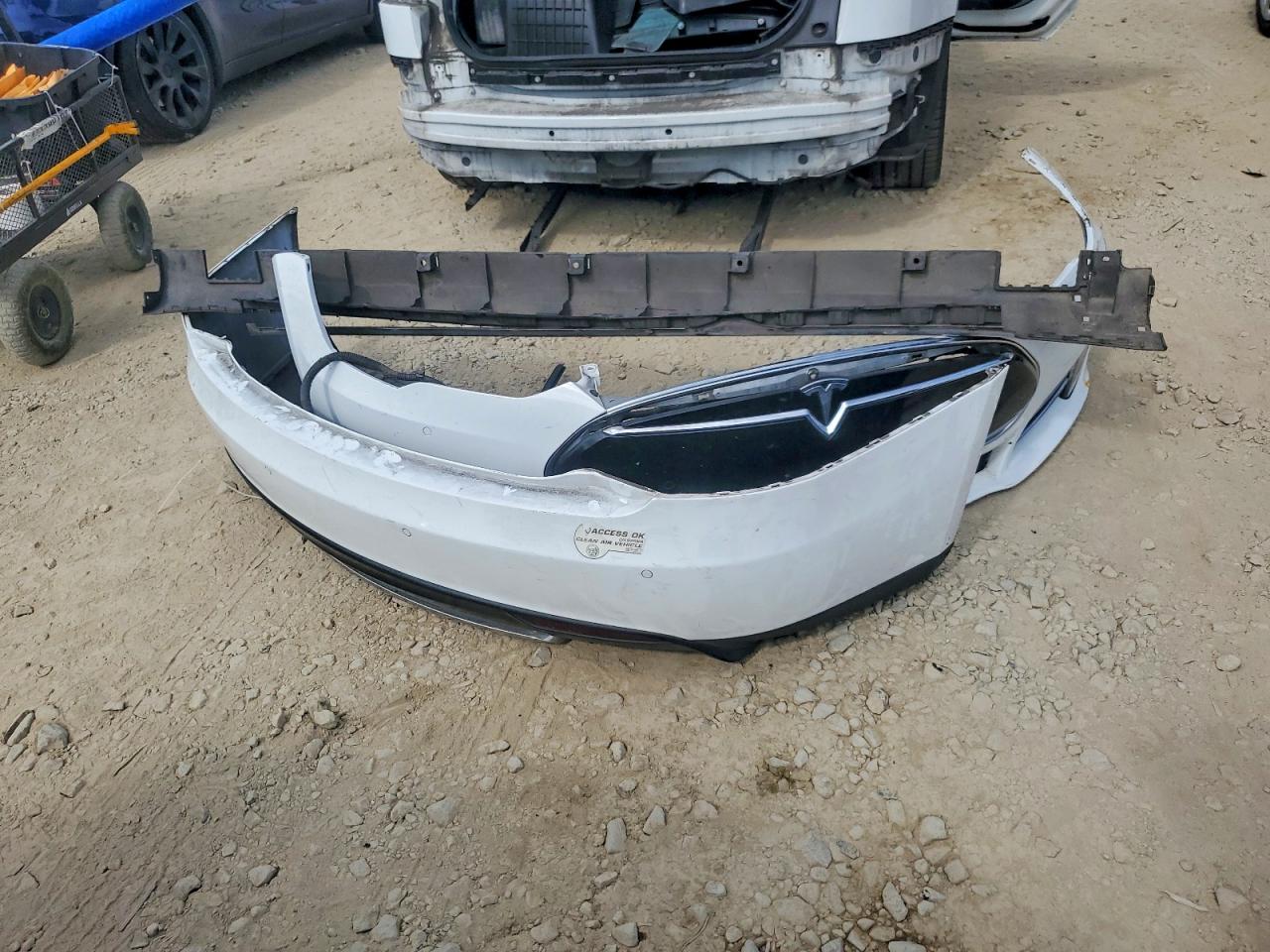 2013 Tesla Model S Белый vin: 5YJSA1DP2DFP20586