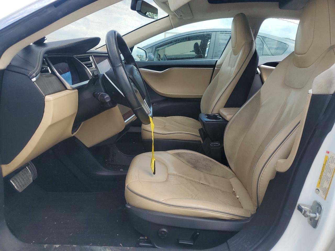 2013 Tesla Model S Белый vin: 5YJSA1DP2DFP20586