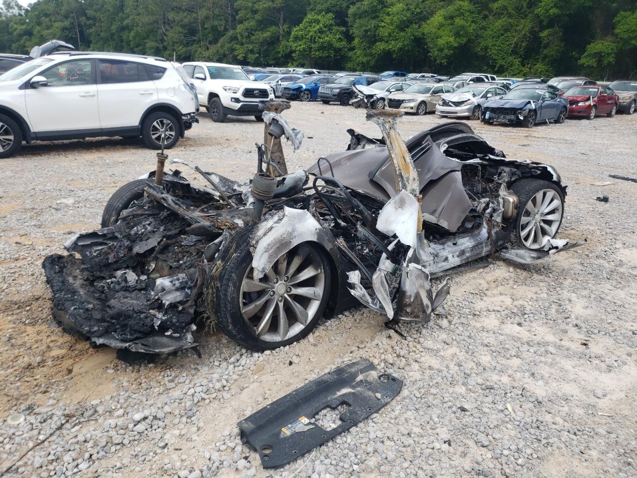 2013 Tesla Model S Burn vin: 5YJSA1DP5DFP03491