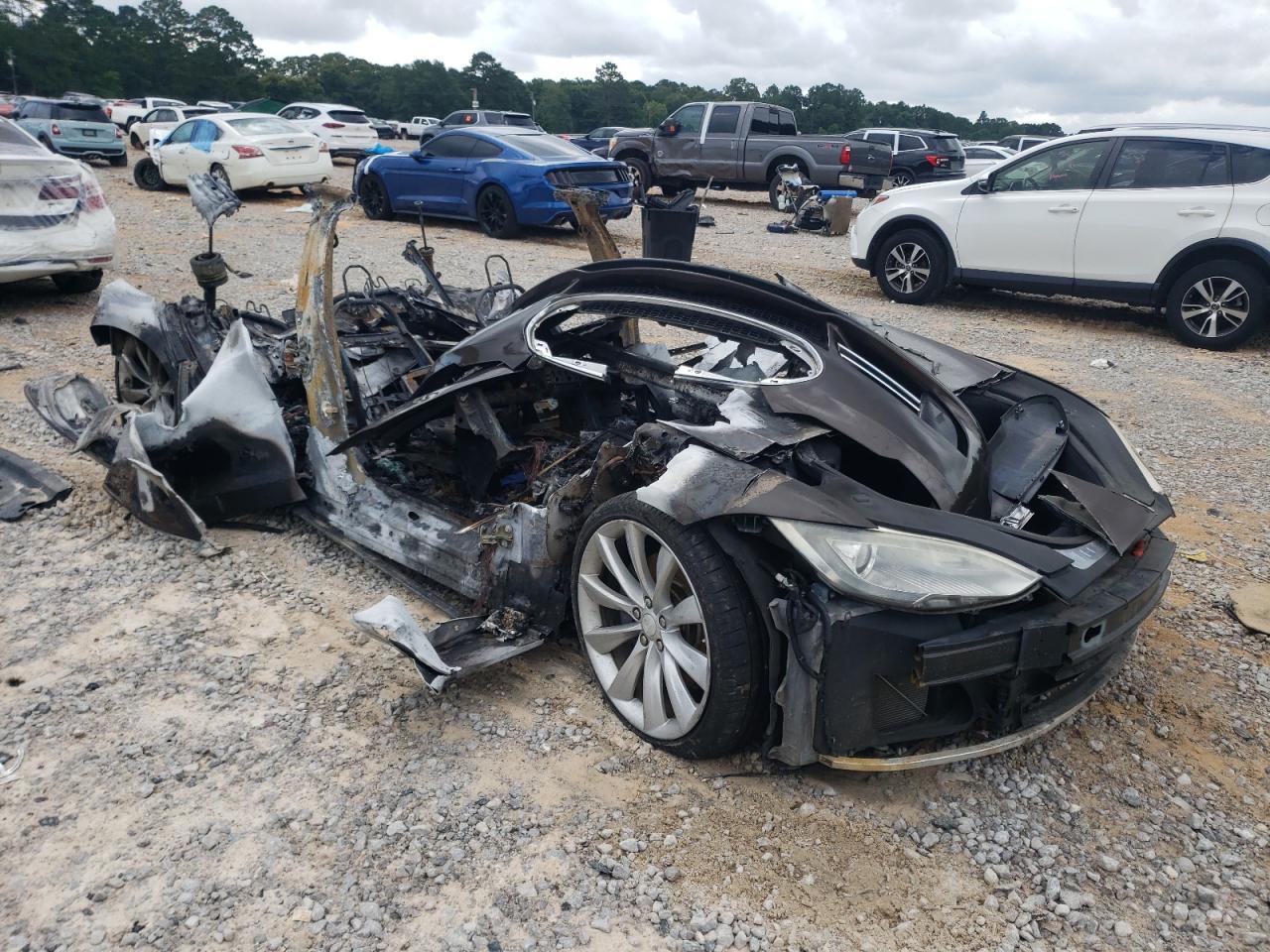 2013 Tesla Model S Burn vin: 5YJSA1DP5DFP03491