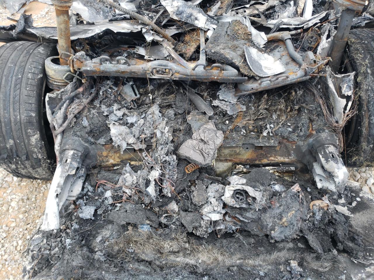 2013 Tesla Model S Burn vin: 5YJSA1DP5DFP03491
