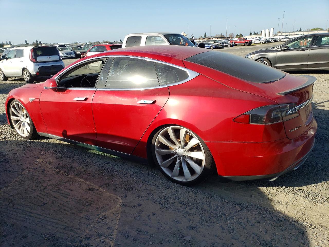 2013 Tesla Model S Red vin: 5YJSA1DP5DFP09744