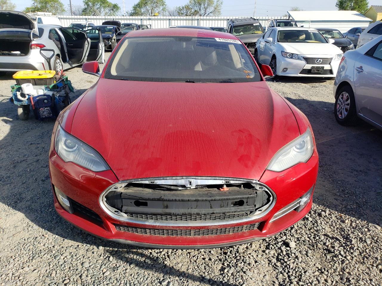2013 Tesla Model S Red vin: 5YJSA1DP5DFP09744