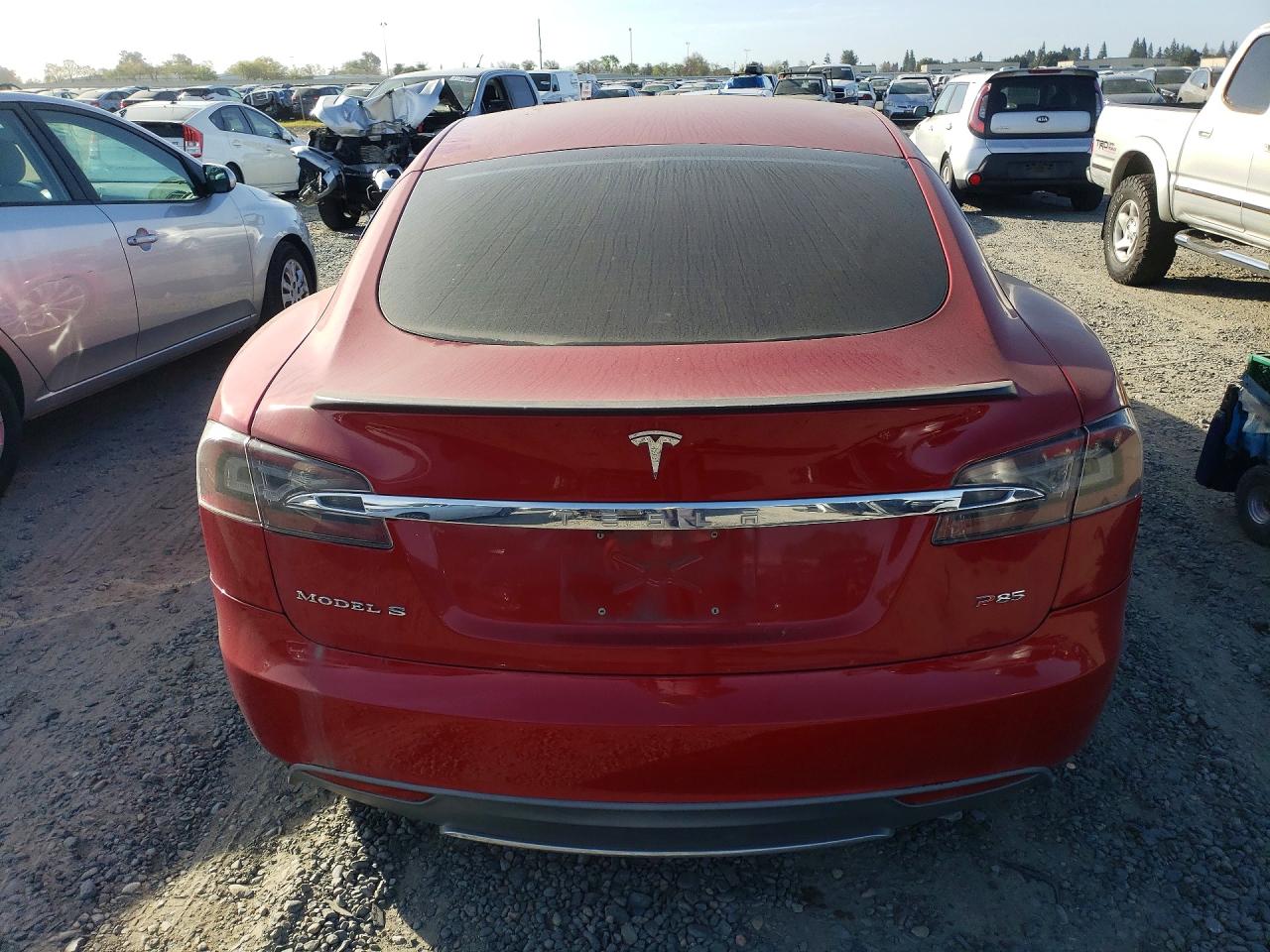 2013 Tesla Model S Red vin: 5YJSA1DP5DFP09744