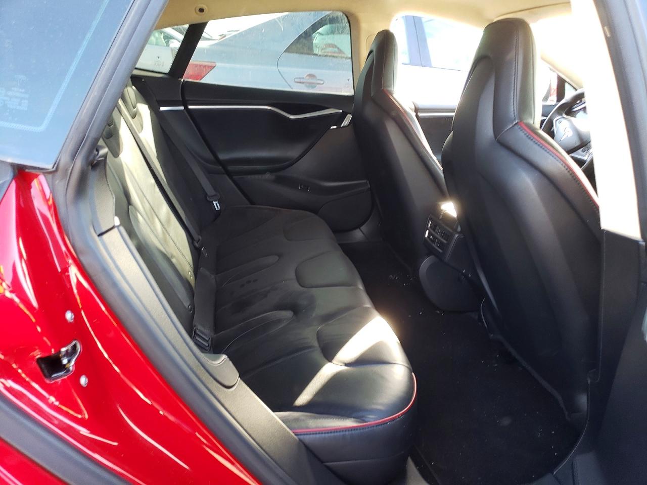 2013 Tesla Model S Red vin: 5YJSA1DP5DFP09744