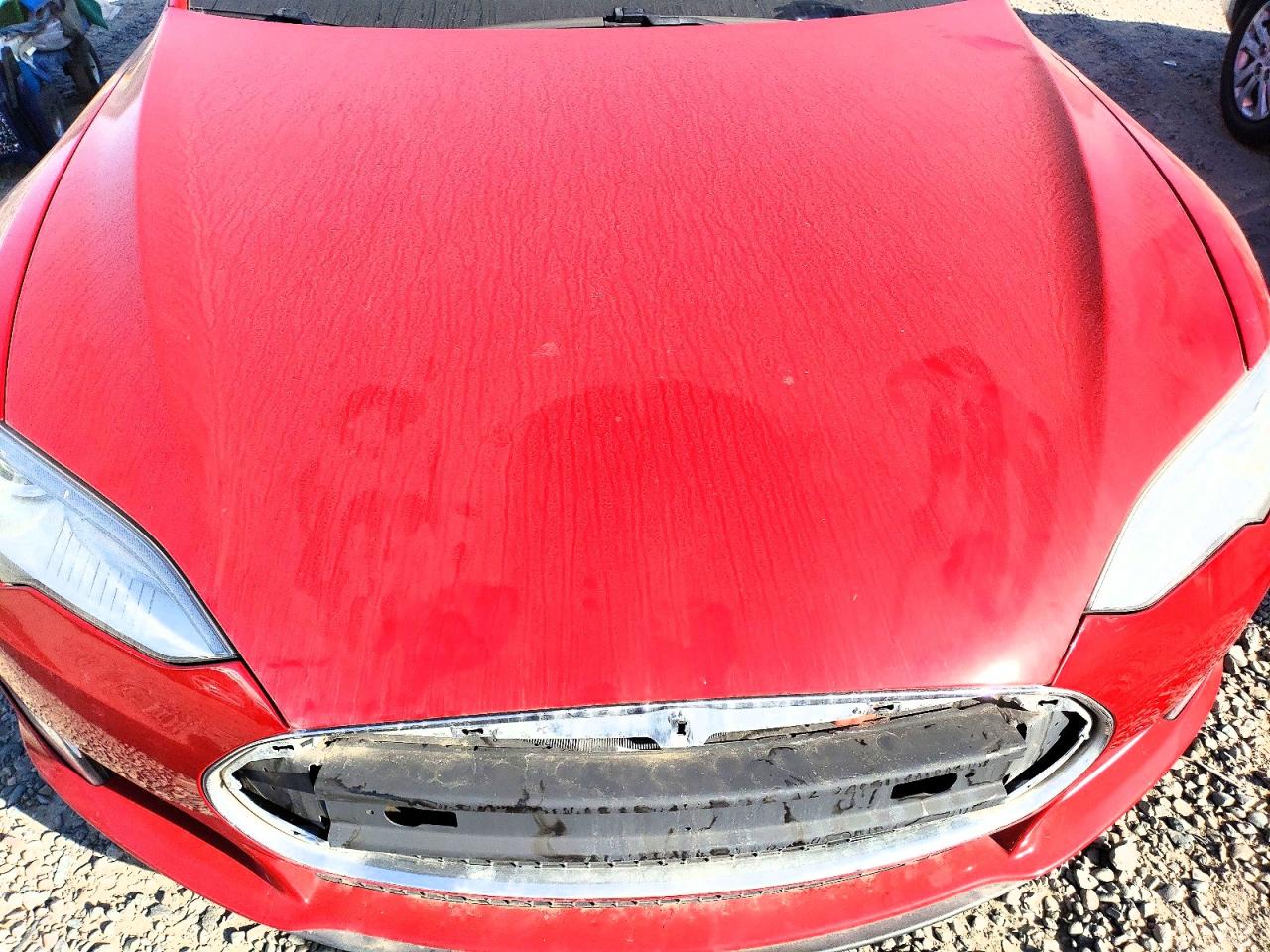 2013 Tesla Model S Red vin: 5YJSA1DP5DFP09744