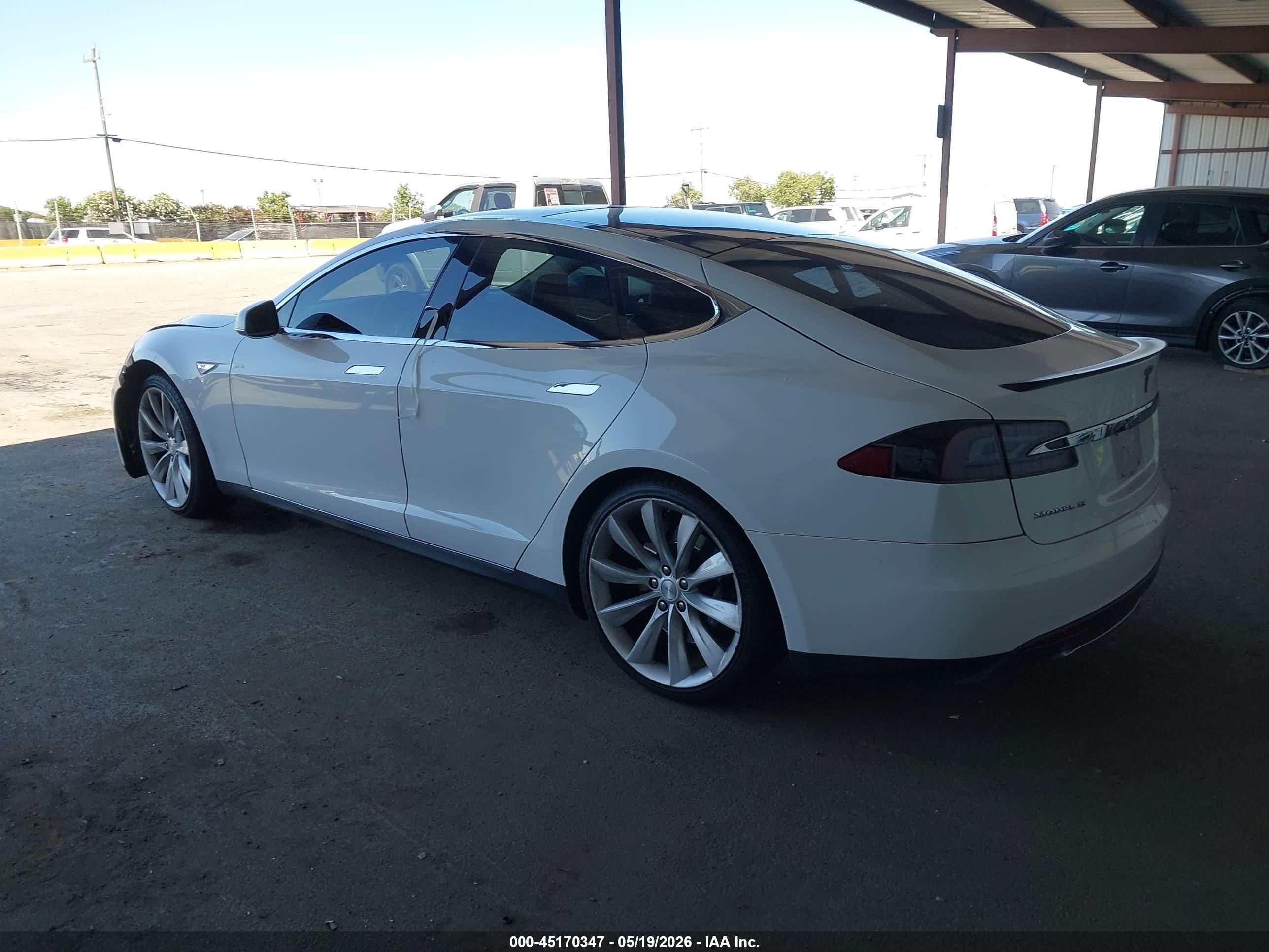 2013 Tesla Model S Performance White vin: 5YJSA1DP6DFP07629