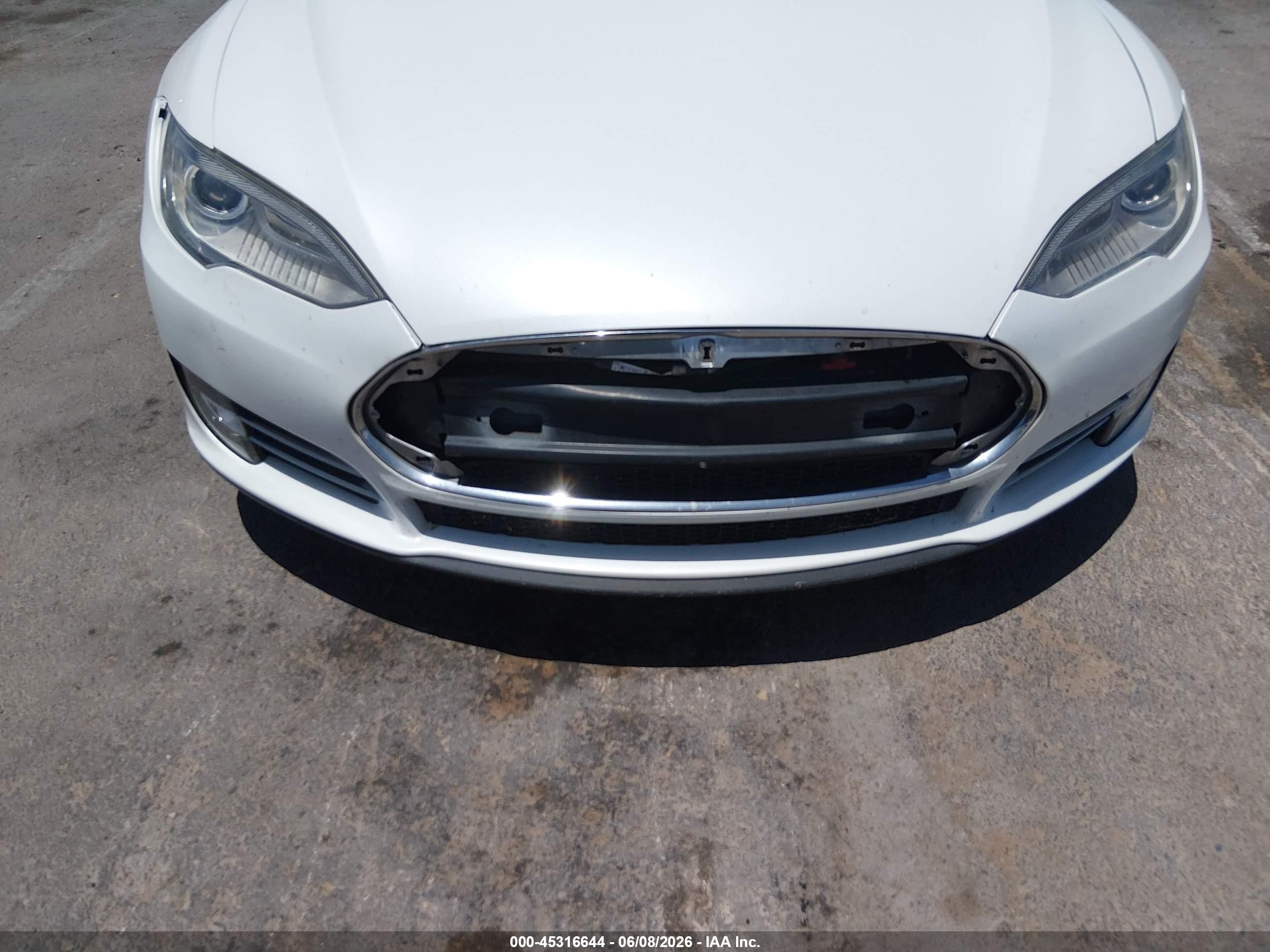 2012 Tesla Model S Performance/signature Performance White vin: 5YJSA1DP7CFP01420
