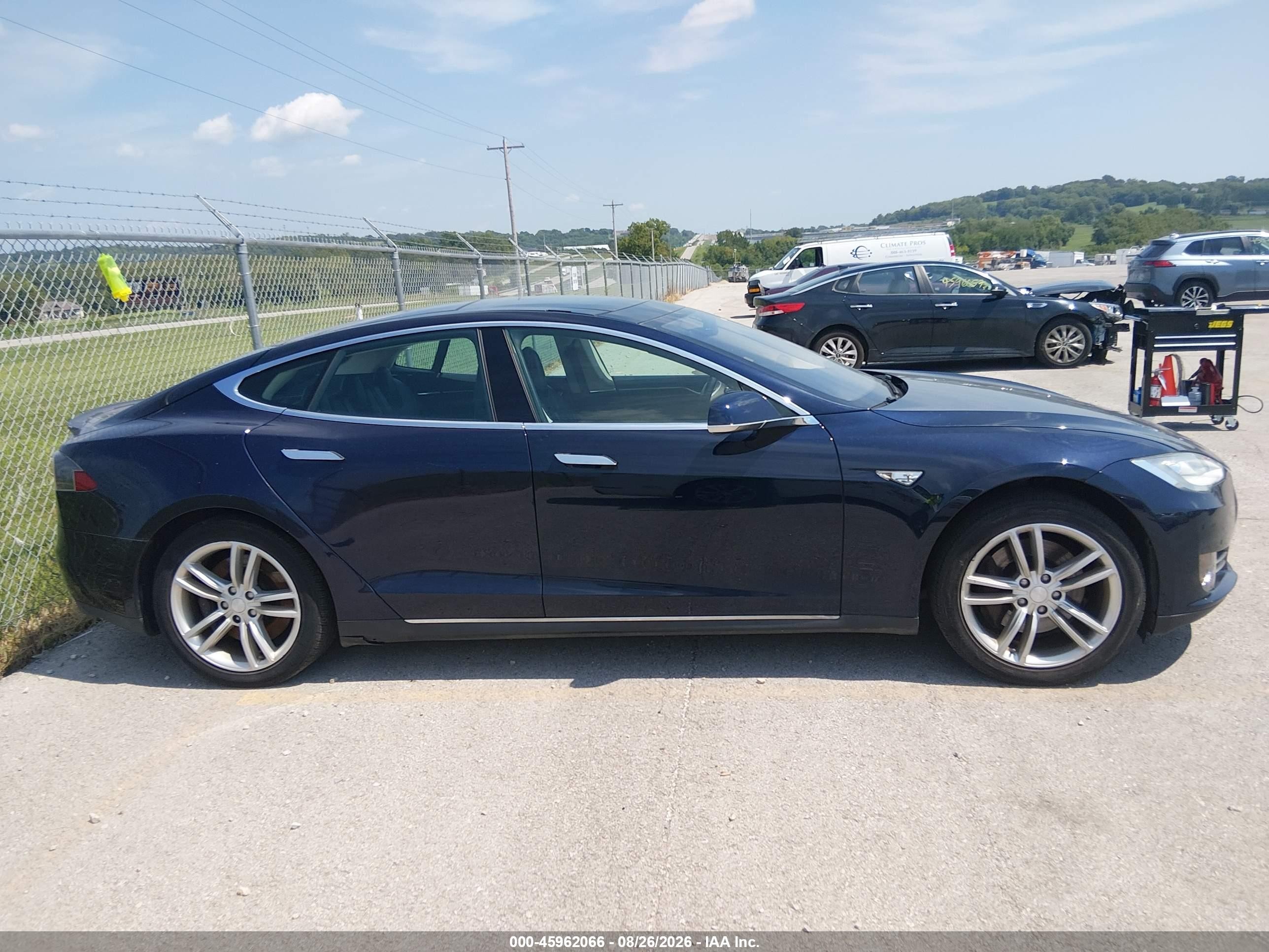 2013 Tesla Model S Performance Black vin: 5YJSA1DP7DFP06943