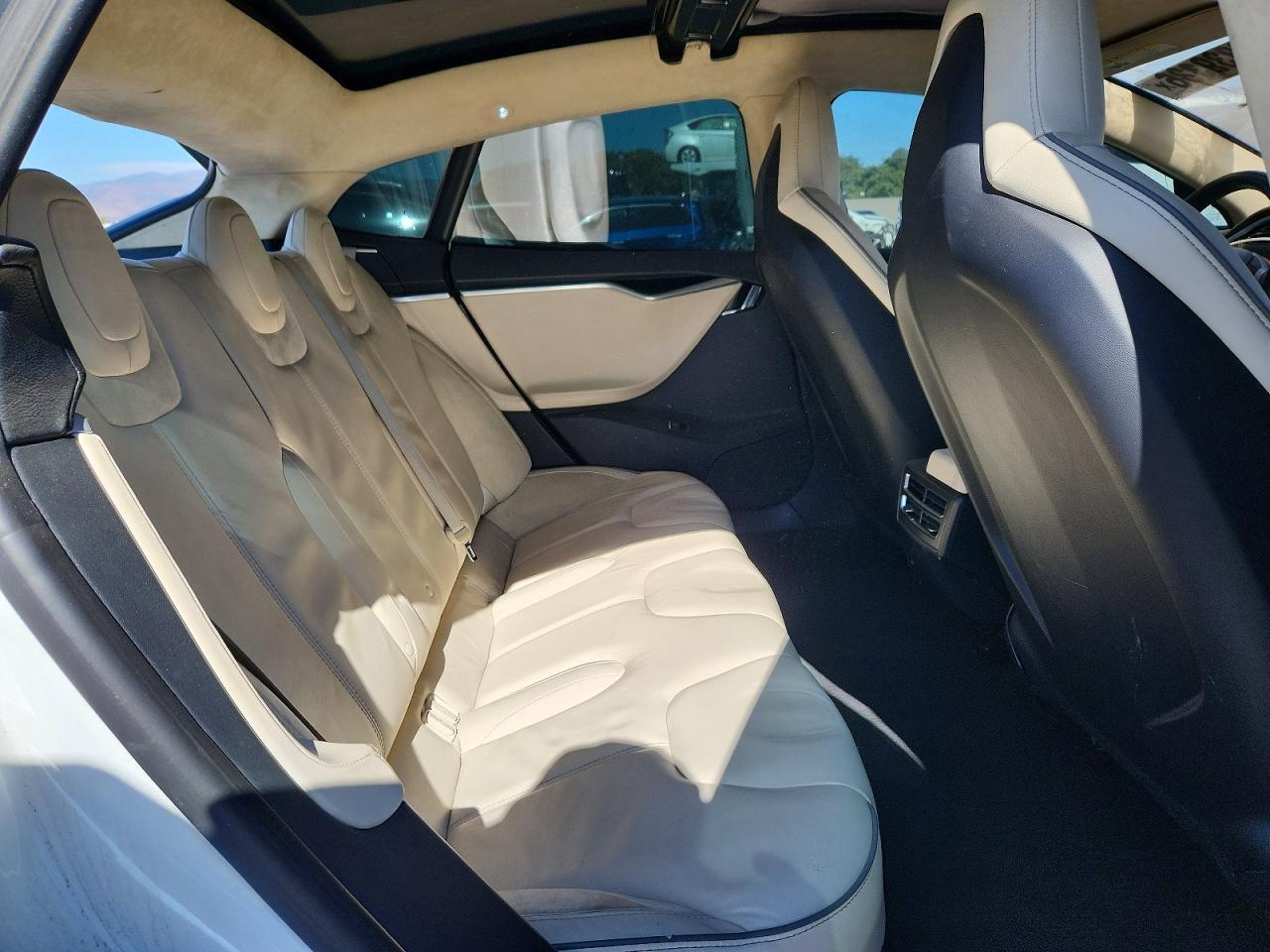 2012 Tesla Model S White vin: 5YJSA1DP8CFS01024