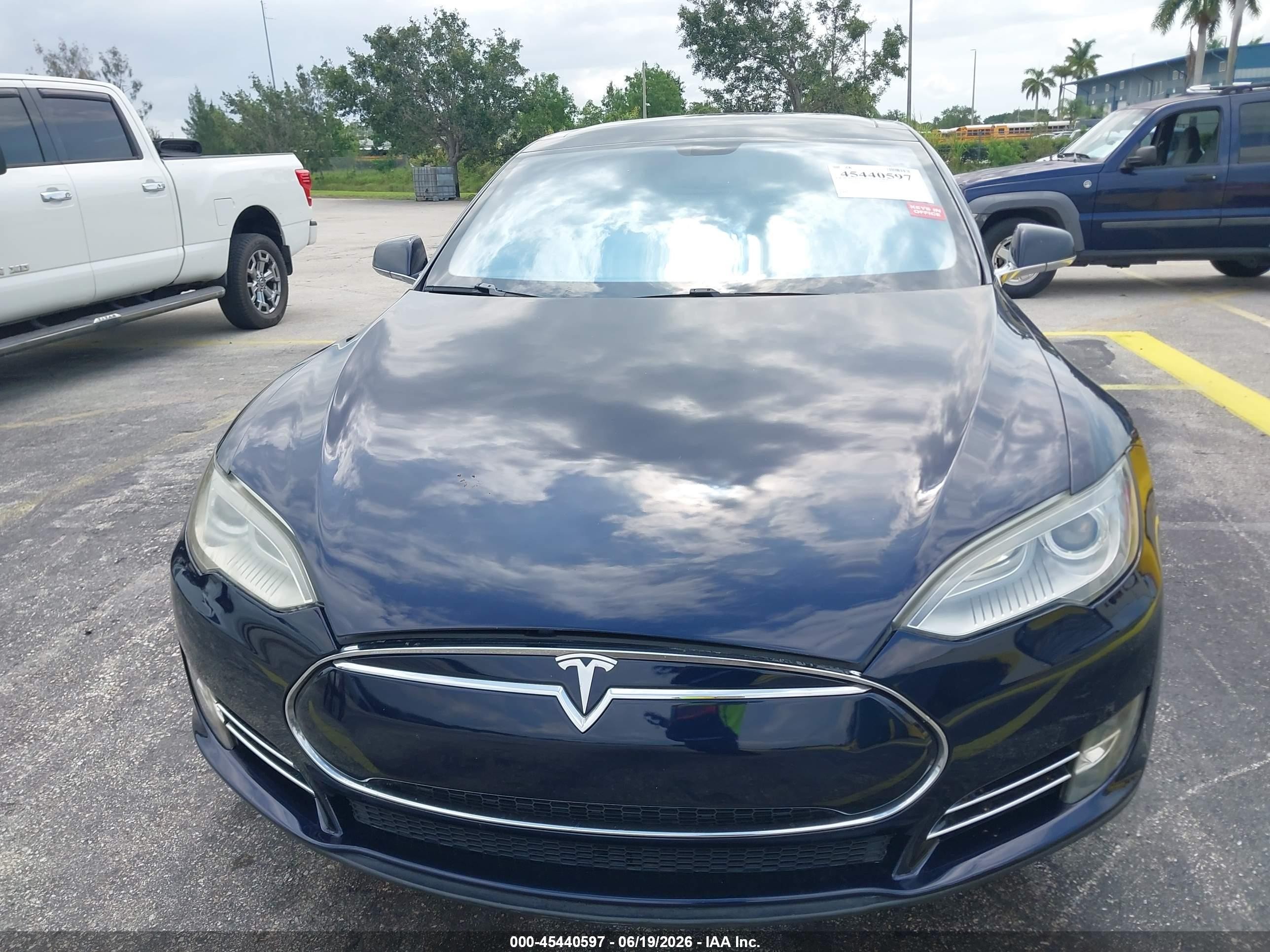2013 Tesla Model S Performance Blue vin: 5YJSA1DP9DFP10833
