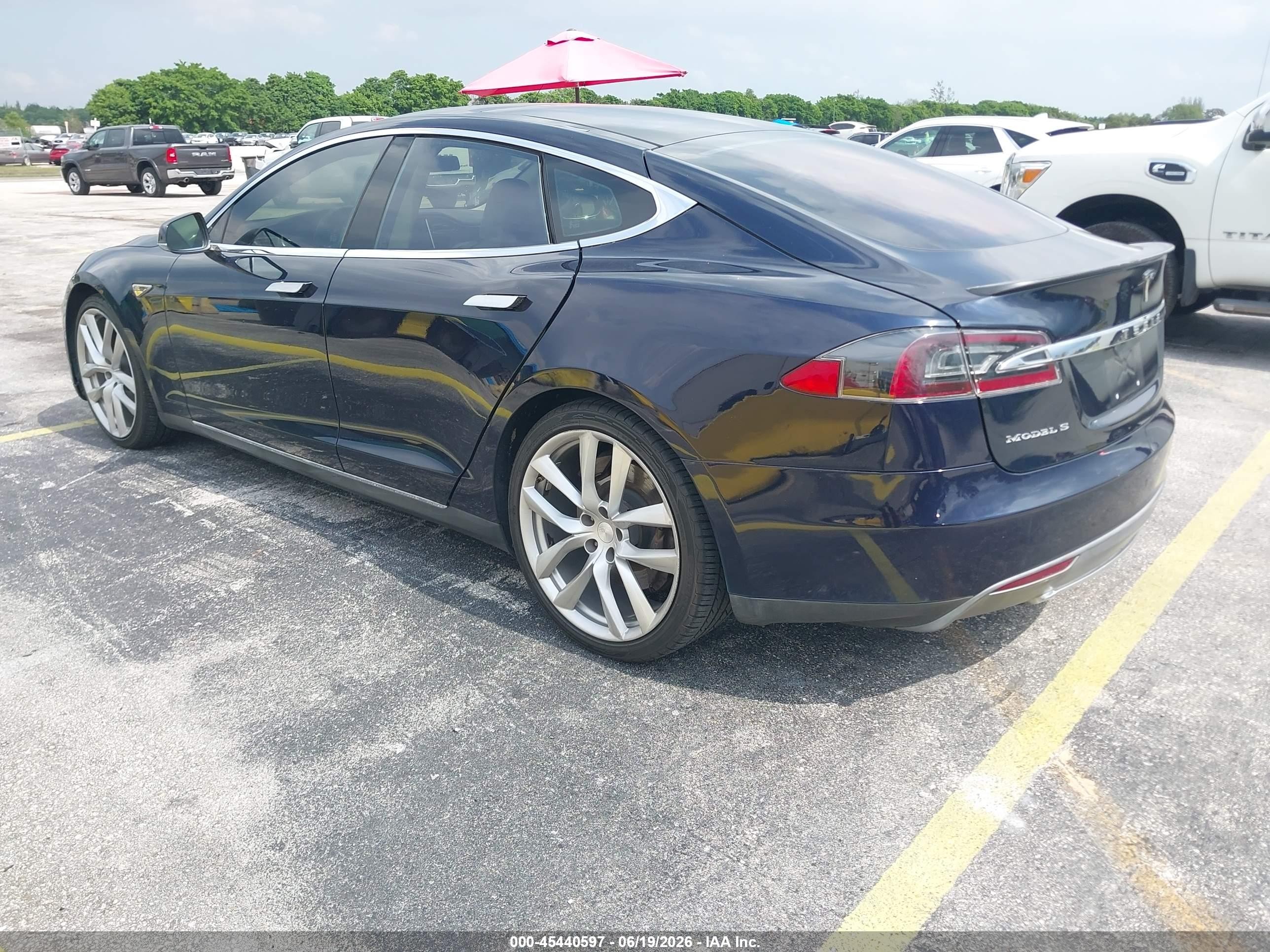2013 Tesla Model S Performance Blue vin: 5YJSA1DP9DFP10833