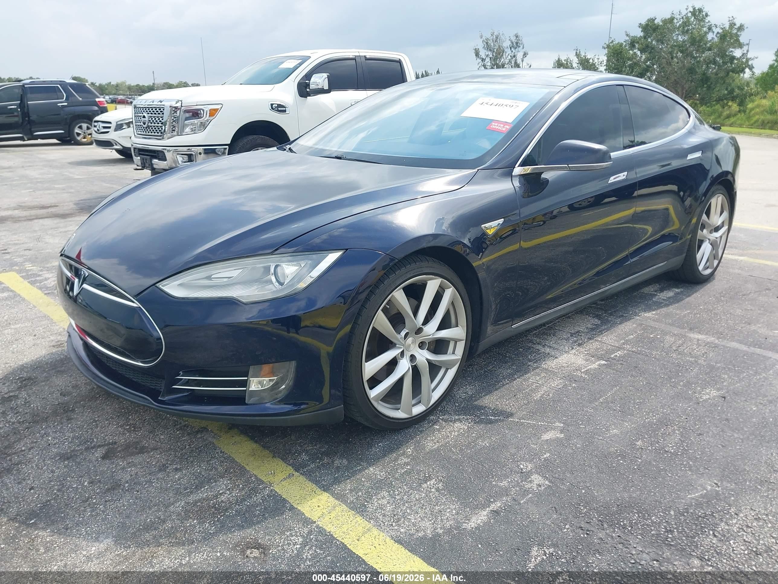 2013 Tesla Model S Performance Blue vin: 5YJSA1DP9DFP10833
