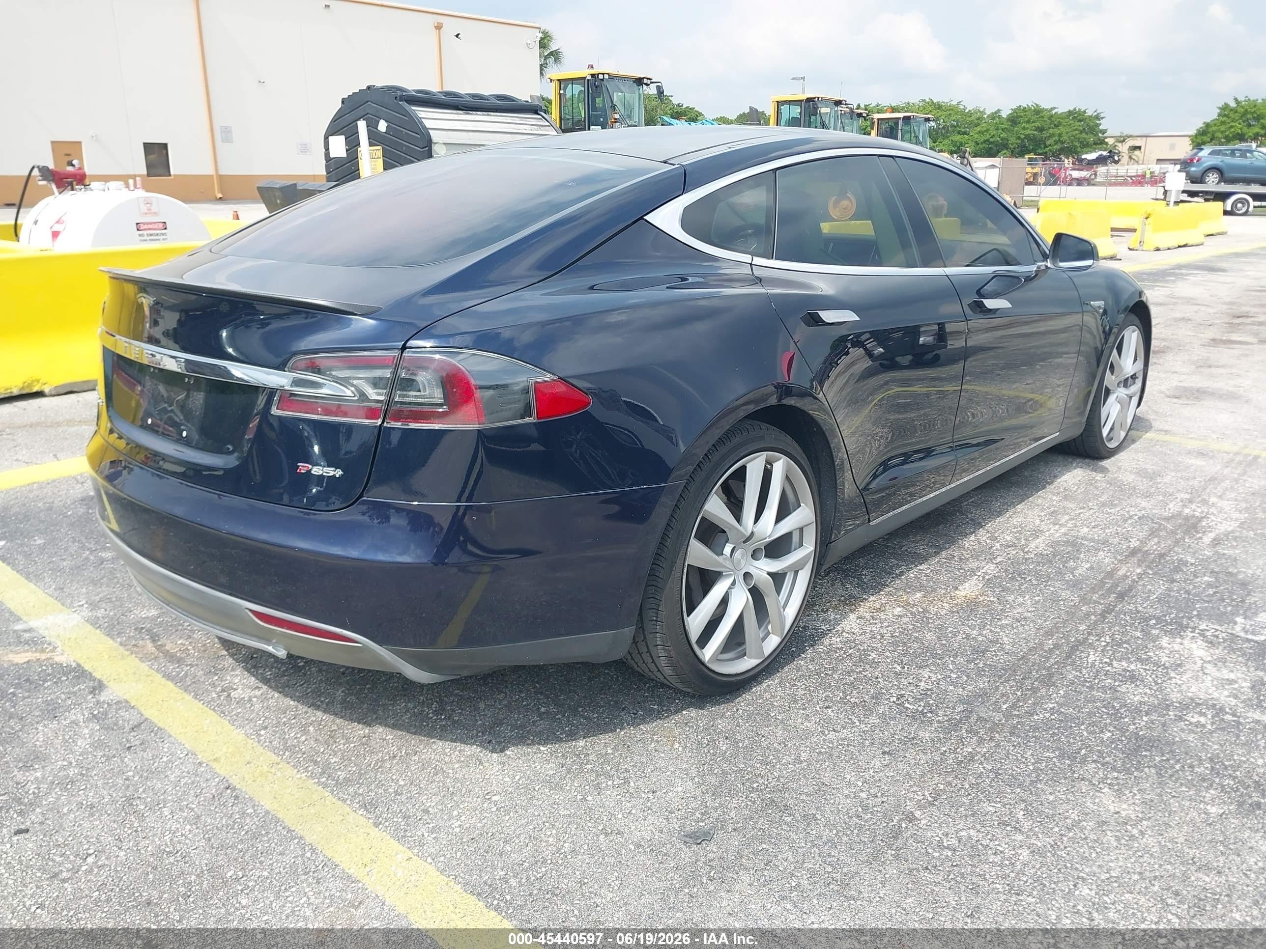 2013 Tesla Model S Performance Blue vin: 5YJSA1DP9DFP10833