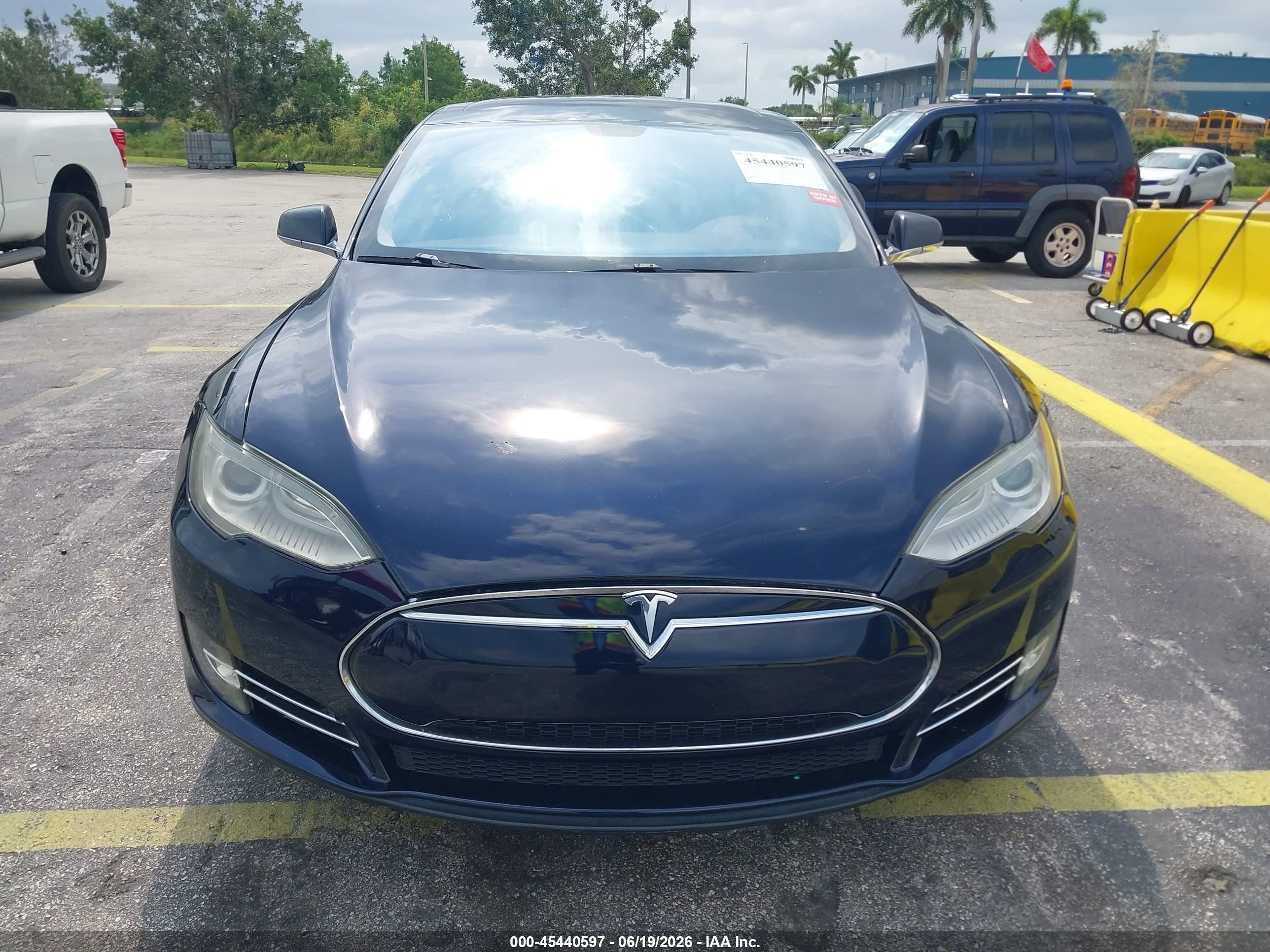 2013 Tesla Model S Performance Blue vin: 5YJSA1DP9DFP10833