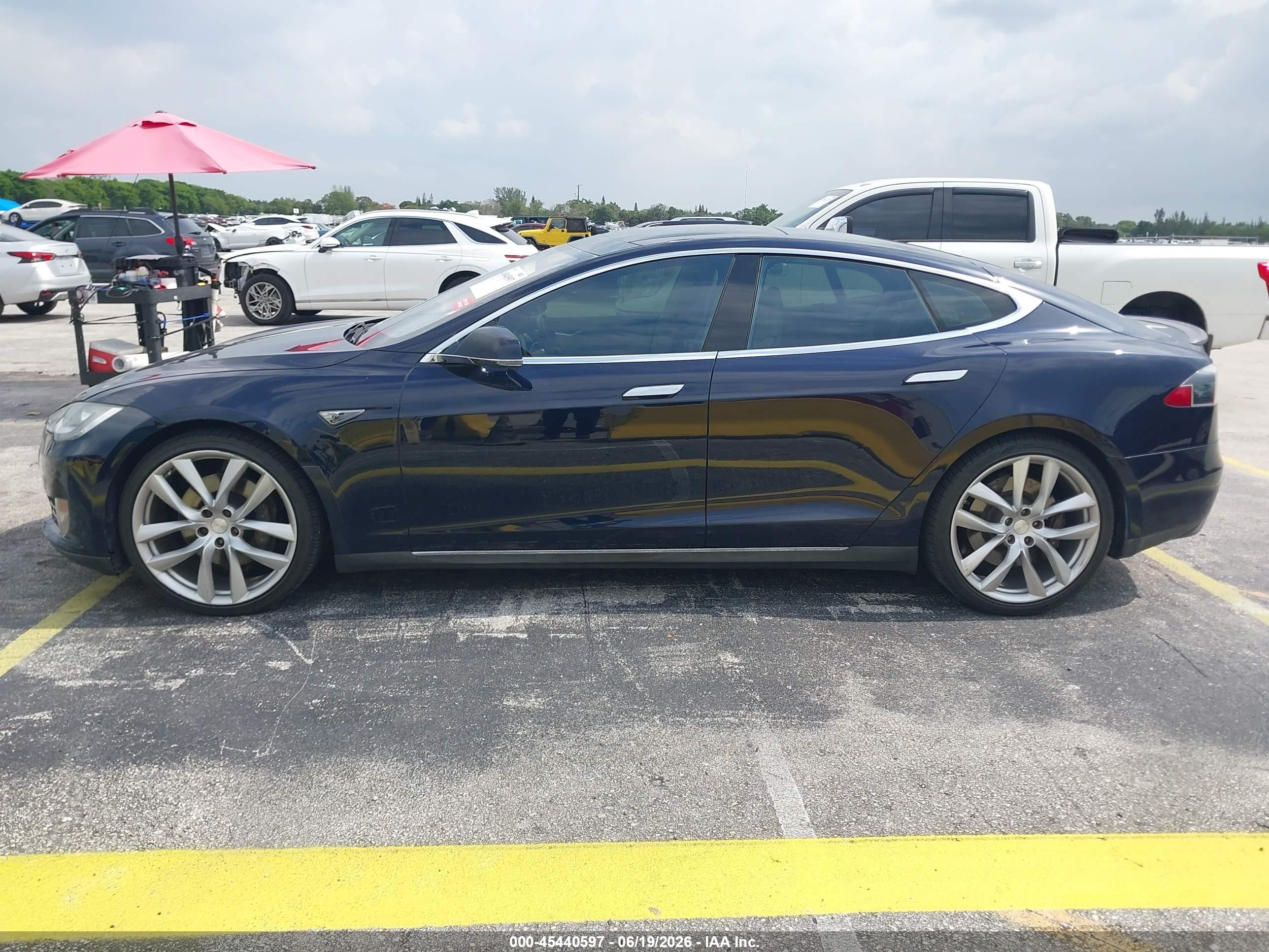 2013 Tesla Model S Performance Blue vin: 5YJSA1DP9DFP10833