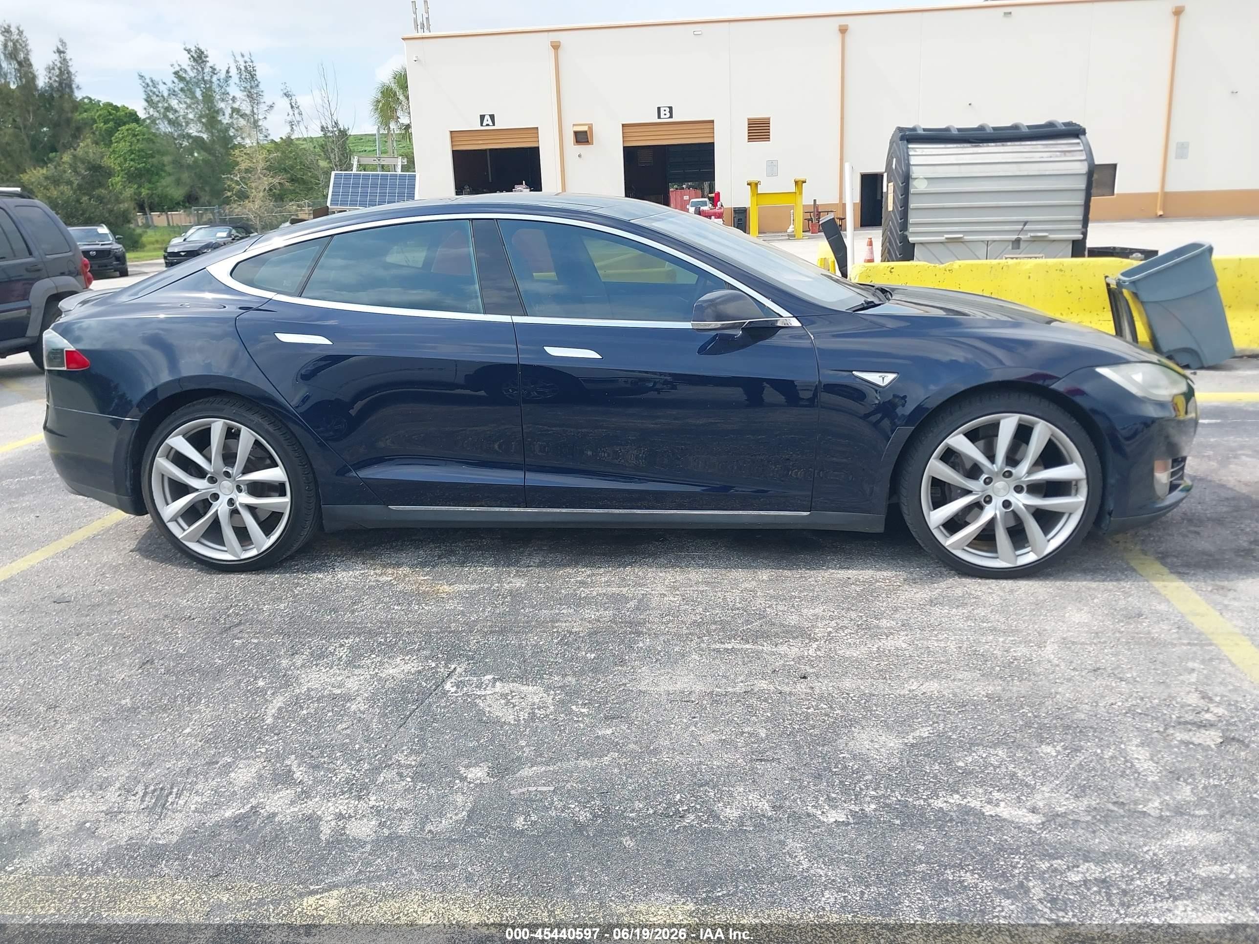 2013 Tesla Model S Performance Blue vin: 5YJSA1DP9DFP10833