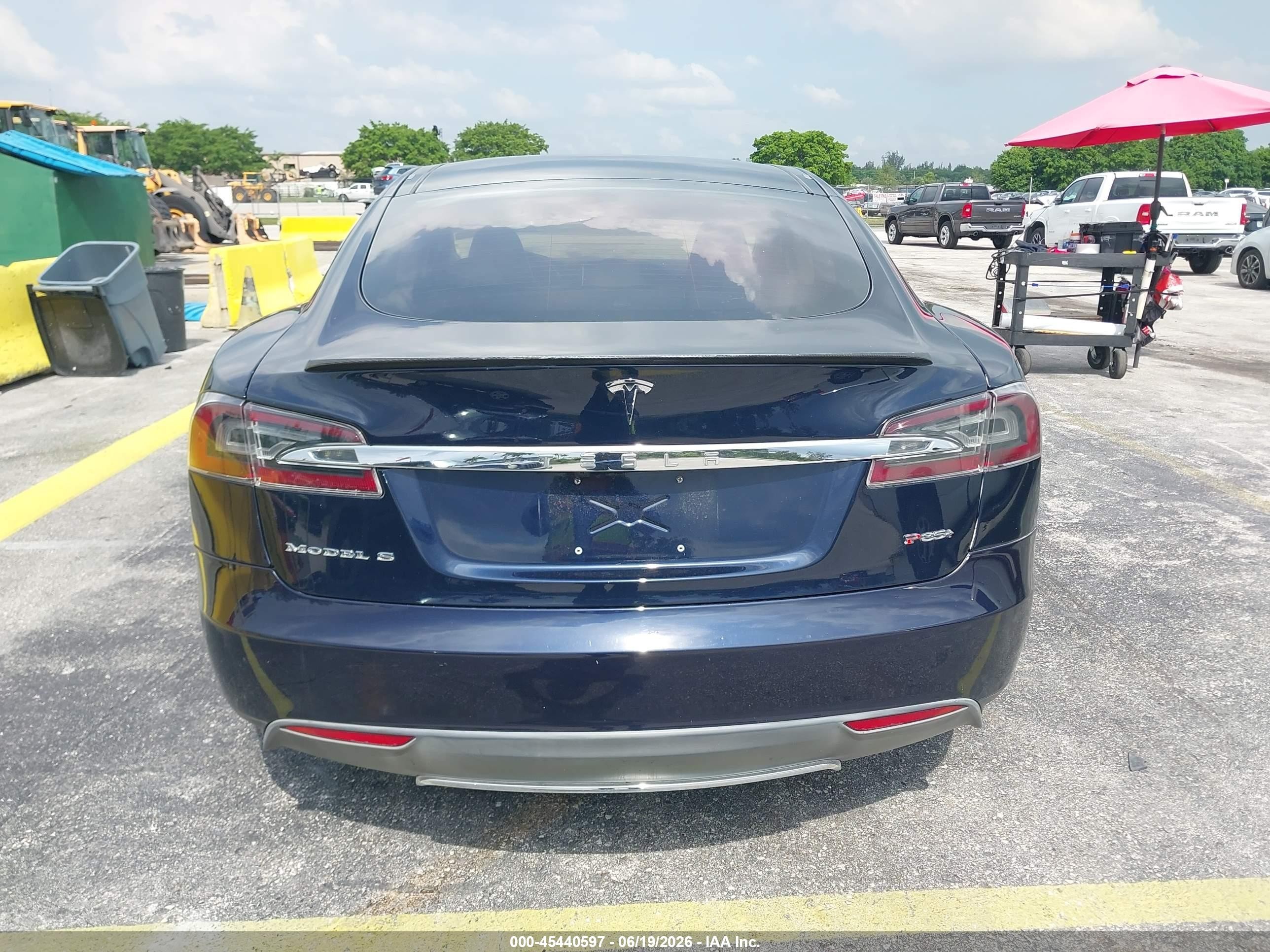 2013 Tesla Model S Performance Blue vin: 5YJSA1DP9DFP10833