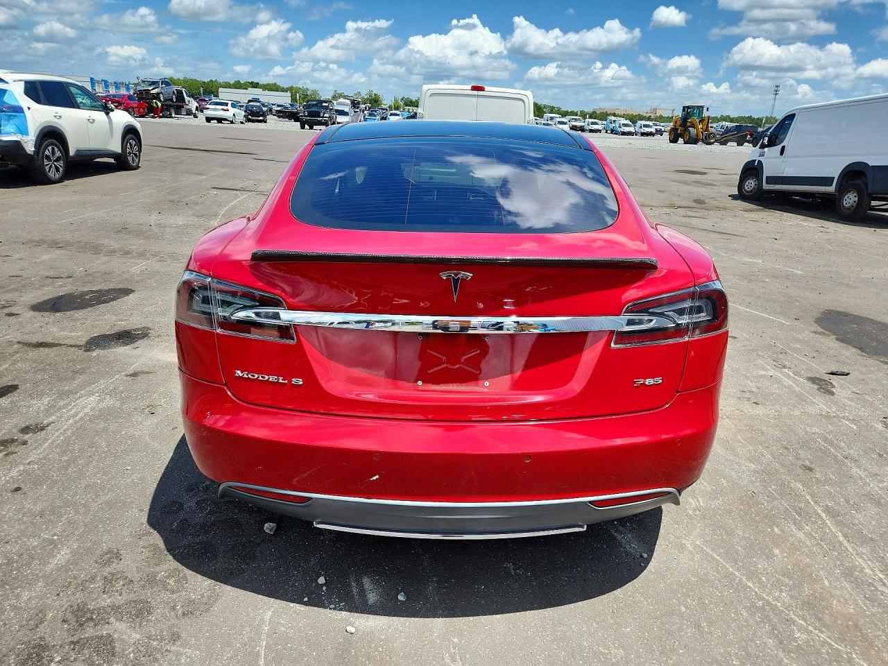 2013 Tesla Model S Red vin: 5YJSA1DPXDFP26149