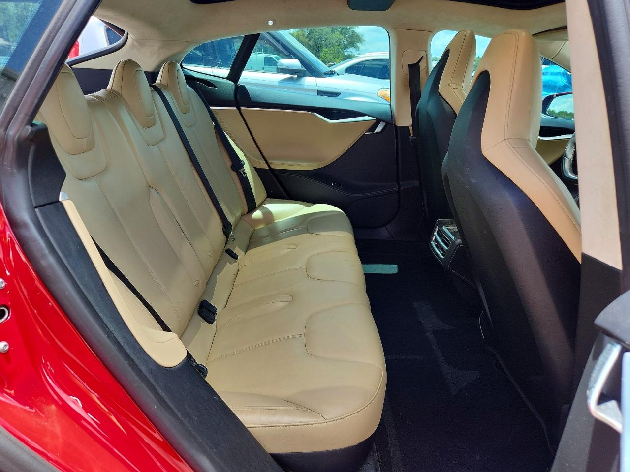 2013 Tesla Model S Red vin: 5YJSA1DPXDFP26149