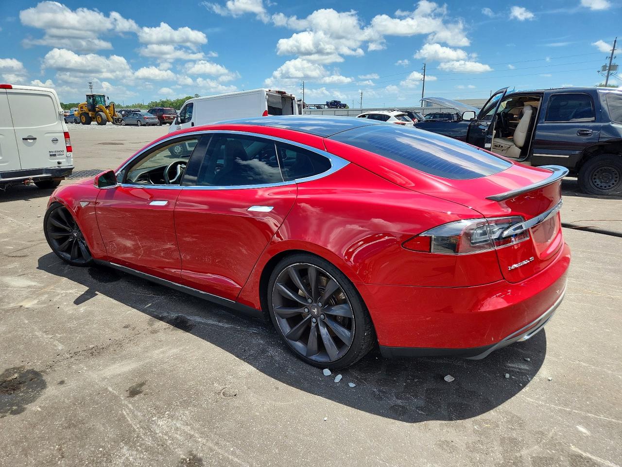 2013 Tesla Model S Red vin: 5YJSA1DPXDFP26149