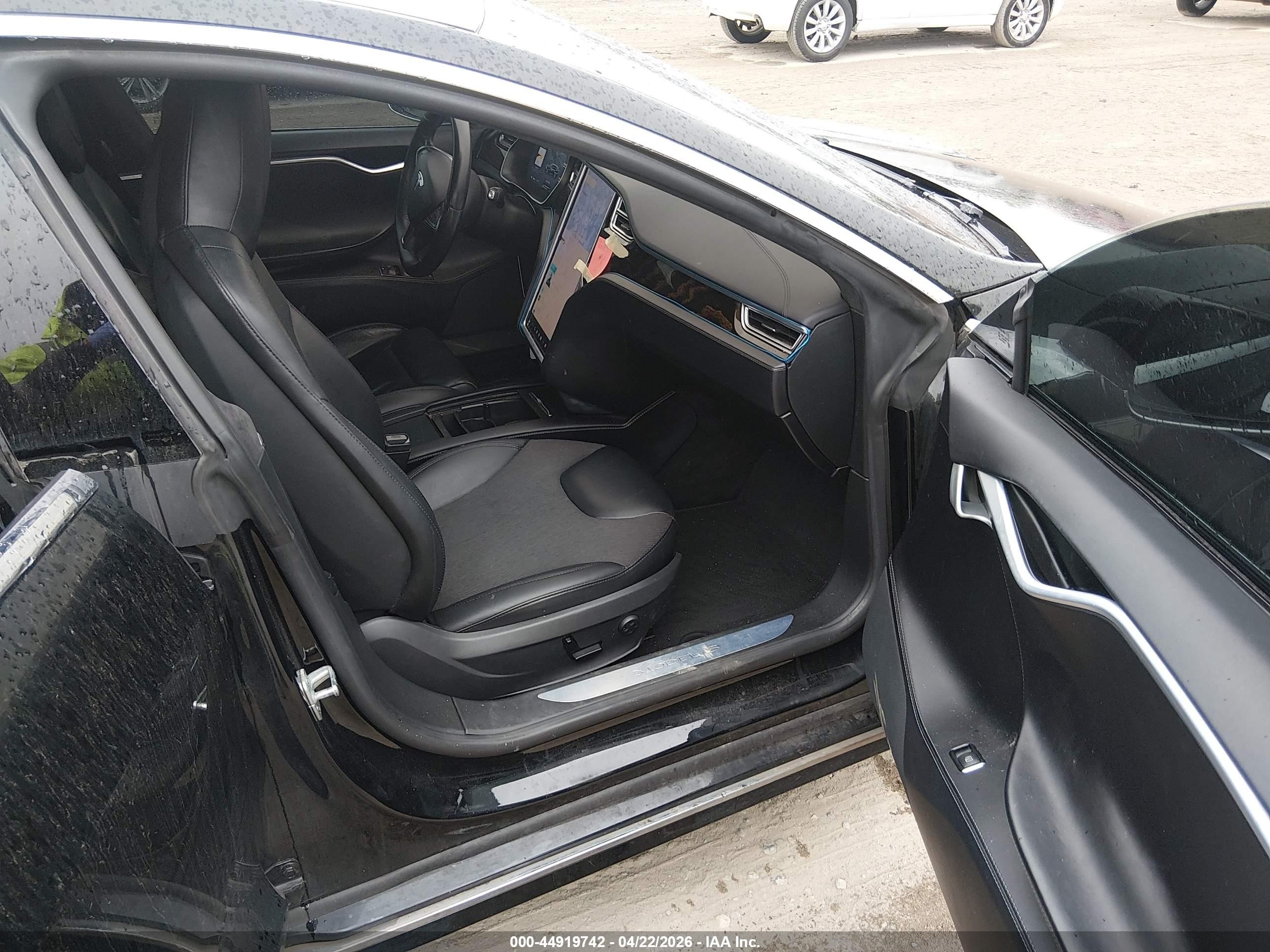 2016 Tesla Model S 60/70/75/85 Черный vin: 5YJSA1E11GF150319