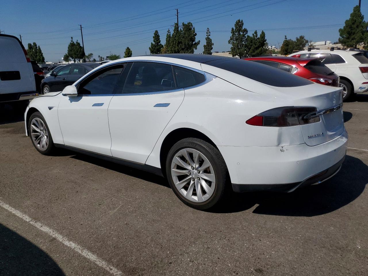 2015 Tesla Model S White vin: 5YJSA1E12FF115562