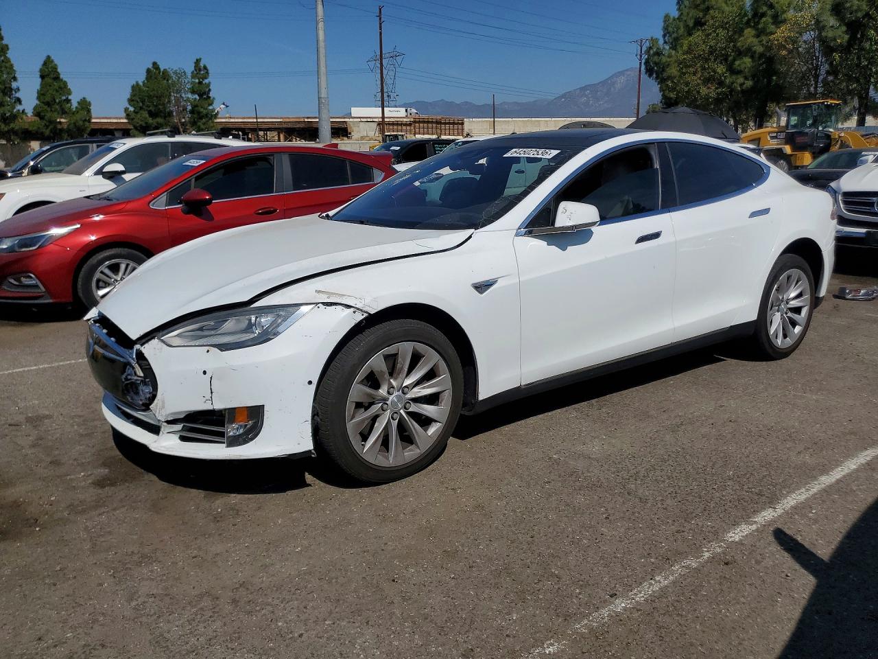2015 Tesla Model S White vin: 5YJSA1E12FF115562