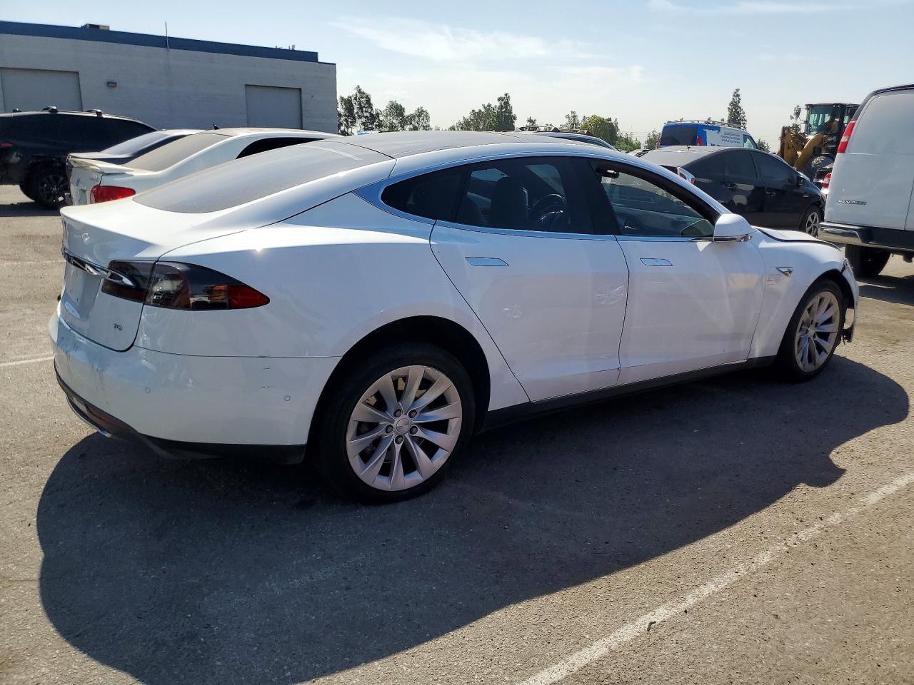2015 Tesla Model S White vin: 5YJSA1E12FF115562