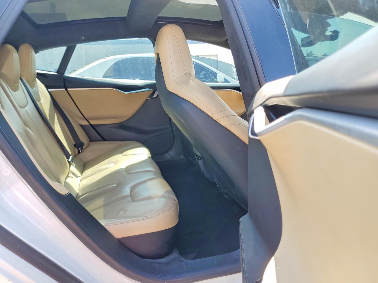 2015 Tesla Model S White vin: 5YJSA1E12FF115562
