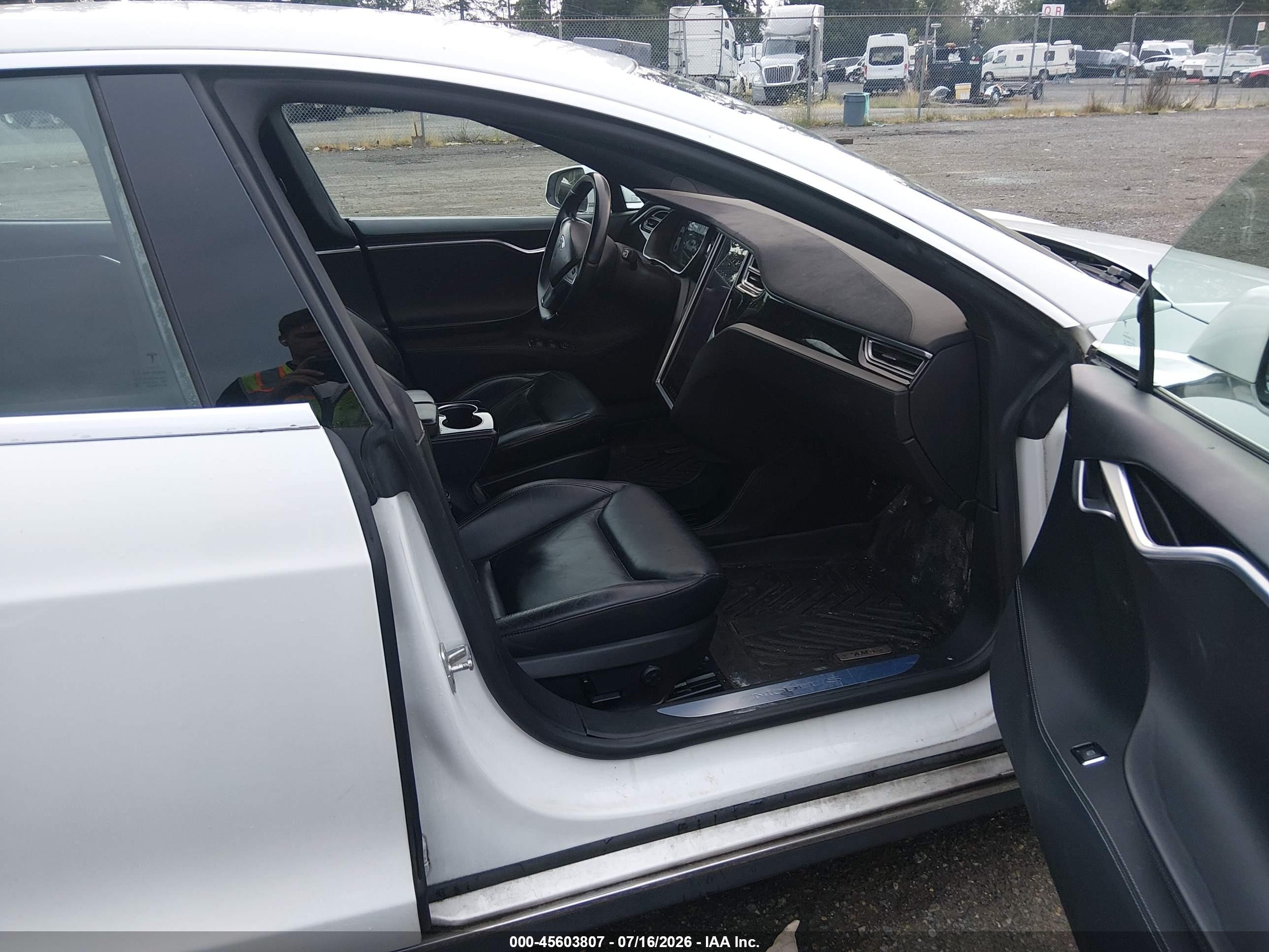 2015 Tesla Model S 60/70/85 White vin: 5YJSA1E12FF118753