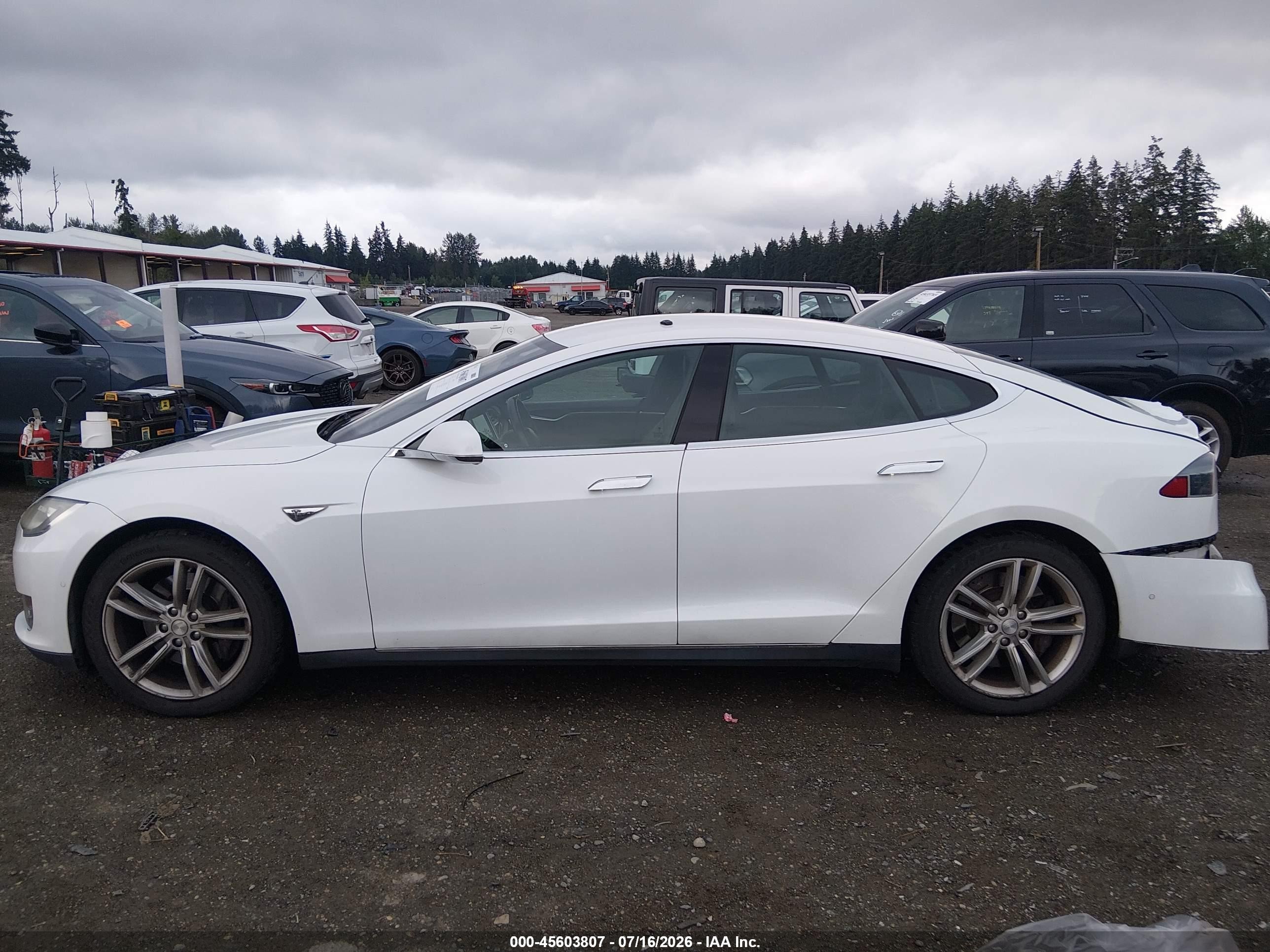 2015 Tesla Model S 60/70/85 White vin: 5YJSA1E12FF118753