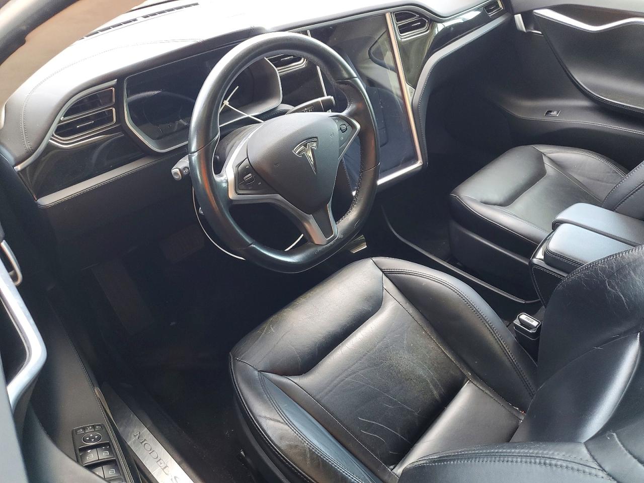2015 Tesla Model S Серебряный vin: 5YJSA1E16FF116097