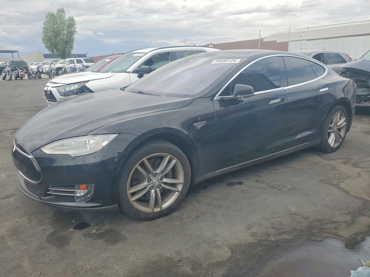 2015 Tesla Model S Черный vin: 5YJSA1E19FF116174
