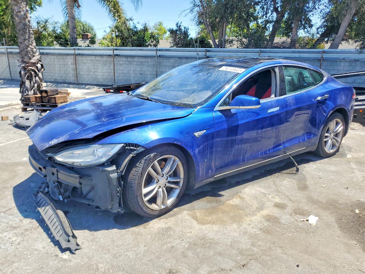 2015 Tesla Model S Blue vin: 5YJSA1E20FF114287