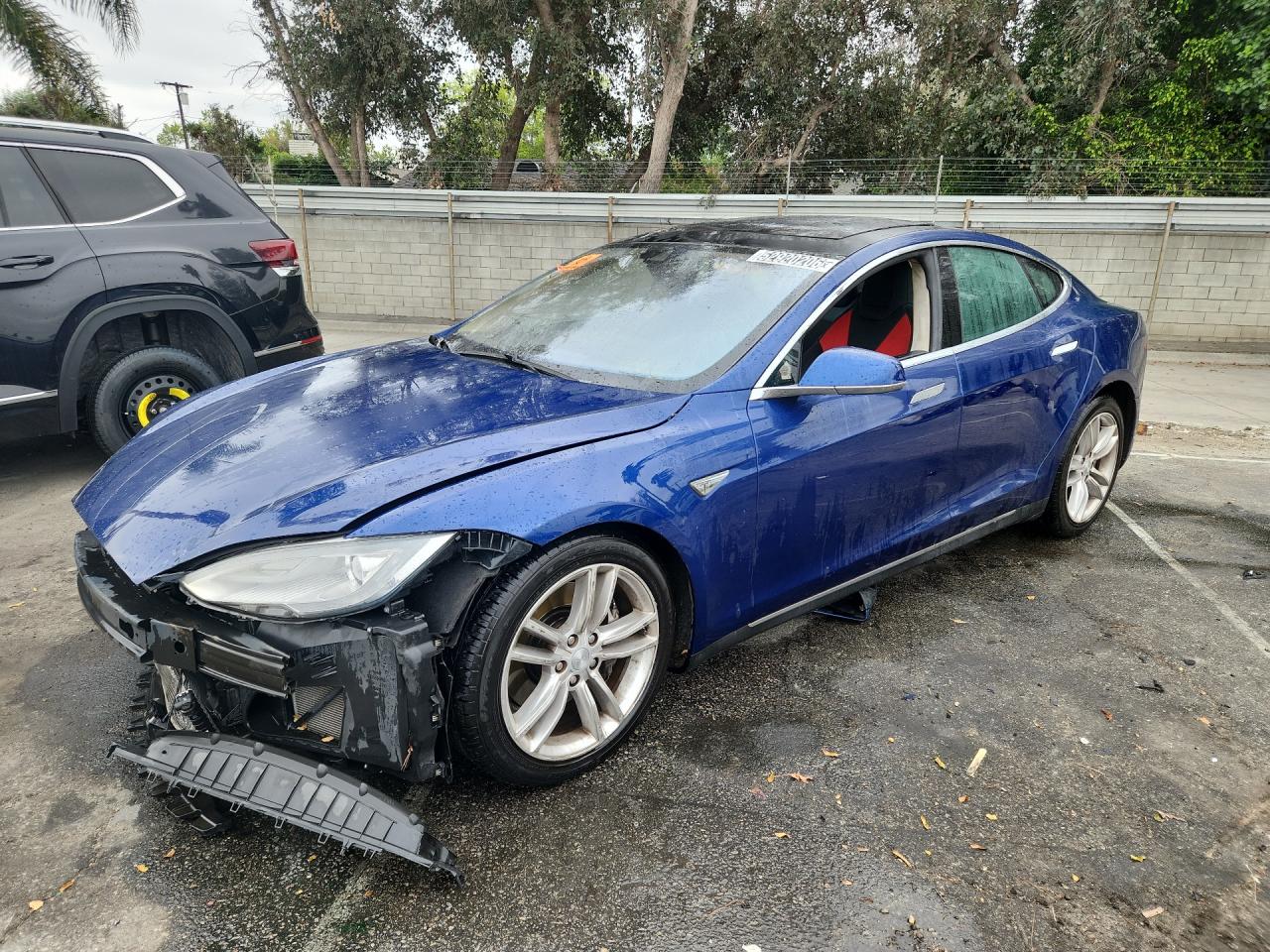 2015 Tesla Model S Blue vin: 5YJSA1E20FF114287 Damage: Left Head Lamp, Faded, Repair Required