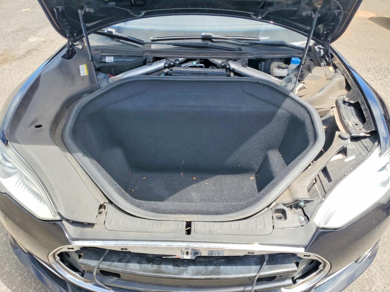 2015 Tesla Model S Черный vin: 5YJSA1E21FF113794