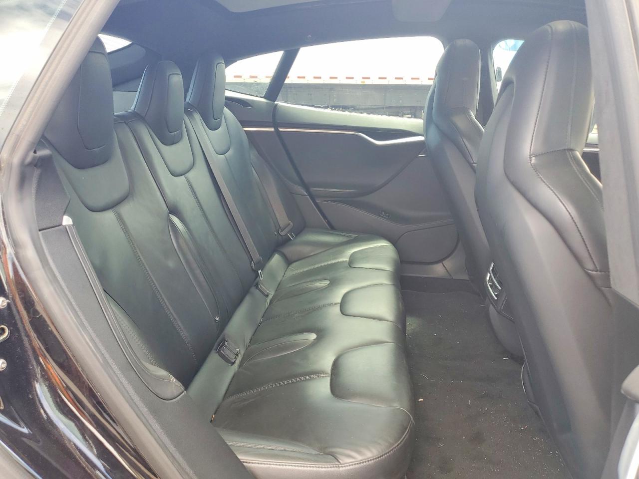 2015 Tesla Model S Черный vin: 5YJSA1E21FF113794
