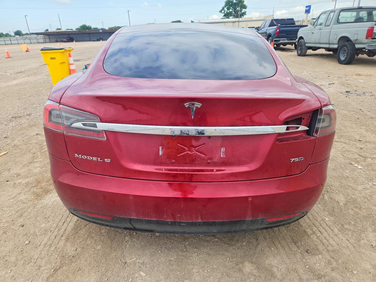 2017 Tesla Model S Темно-бордовый vin: 5YJSA1E21HF210352