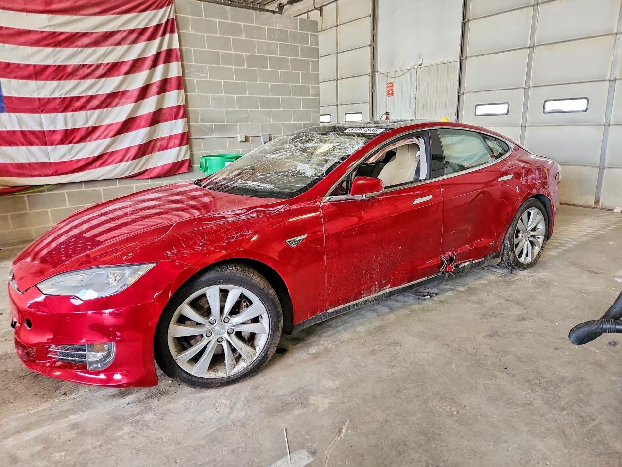 2015 Tesla Model S Красный vin: 5YJSA1E22FF114758