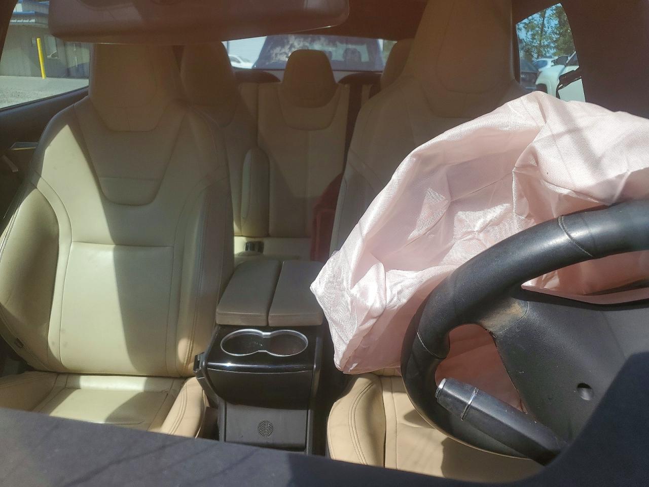 2015 Tesla Model S Red vin: 5YJSA1E24FF109271