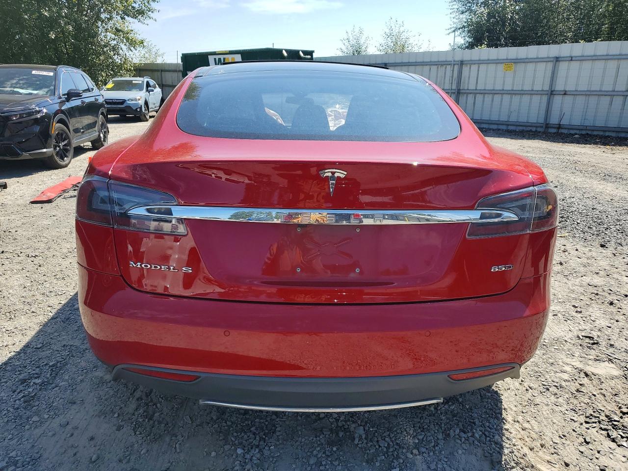 2015 Tesla Model S Red vin: 5YJSA1E24FF109271