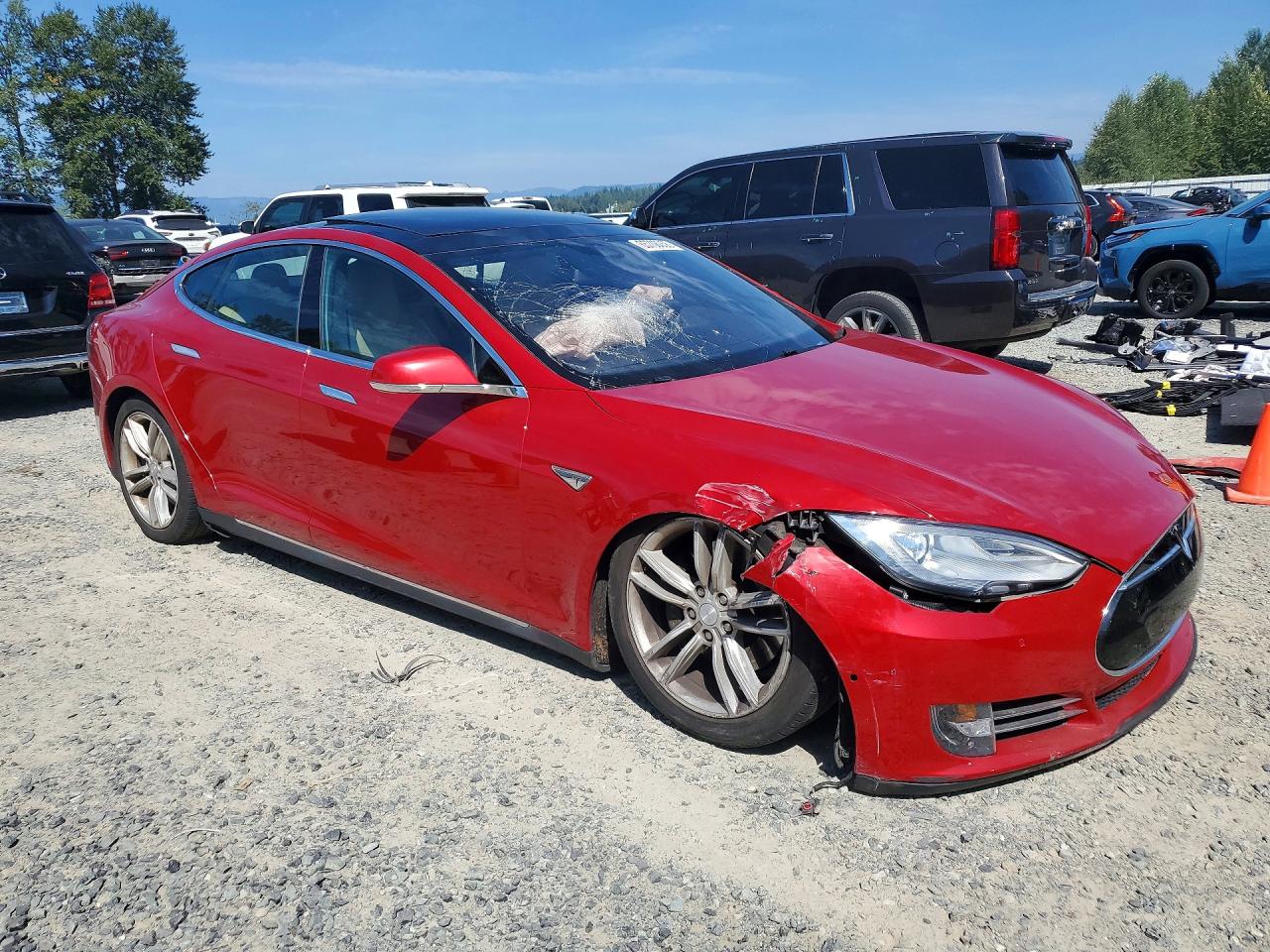 2015 Tesla Model S Red vin: 5YJSA1E24FF109271