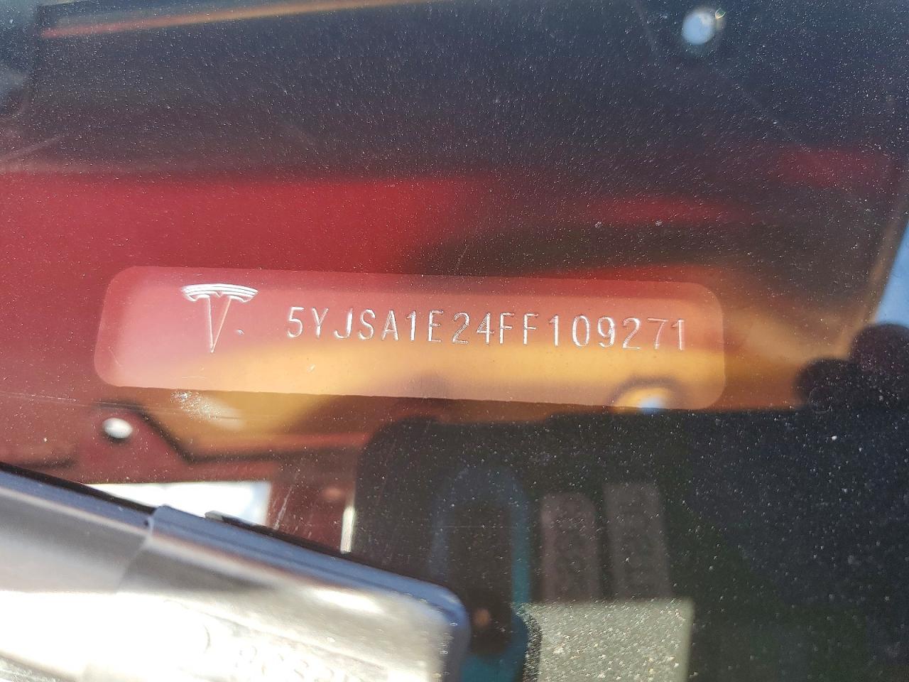 2015 Tesla Model S Red vin: 5YJSA1E24FF109271