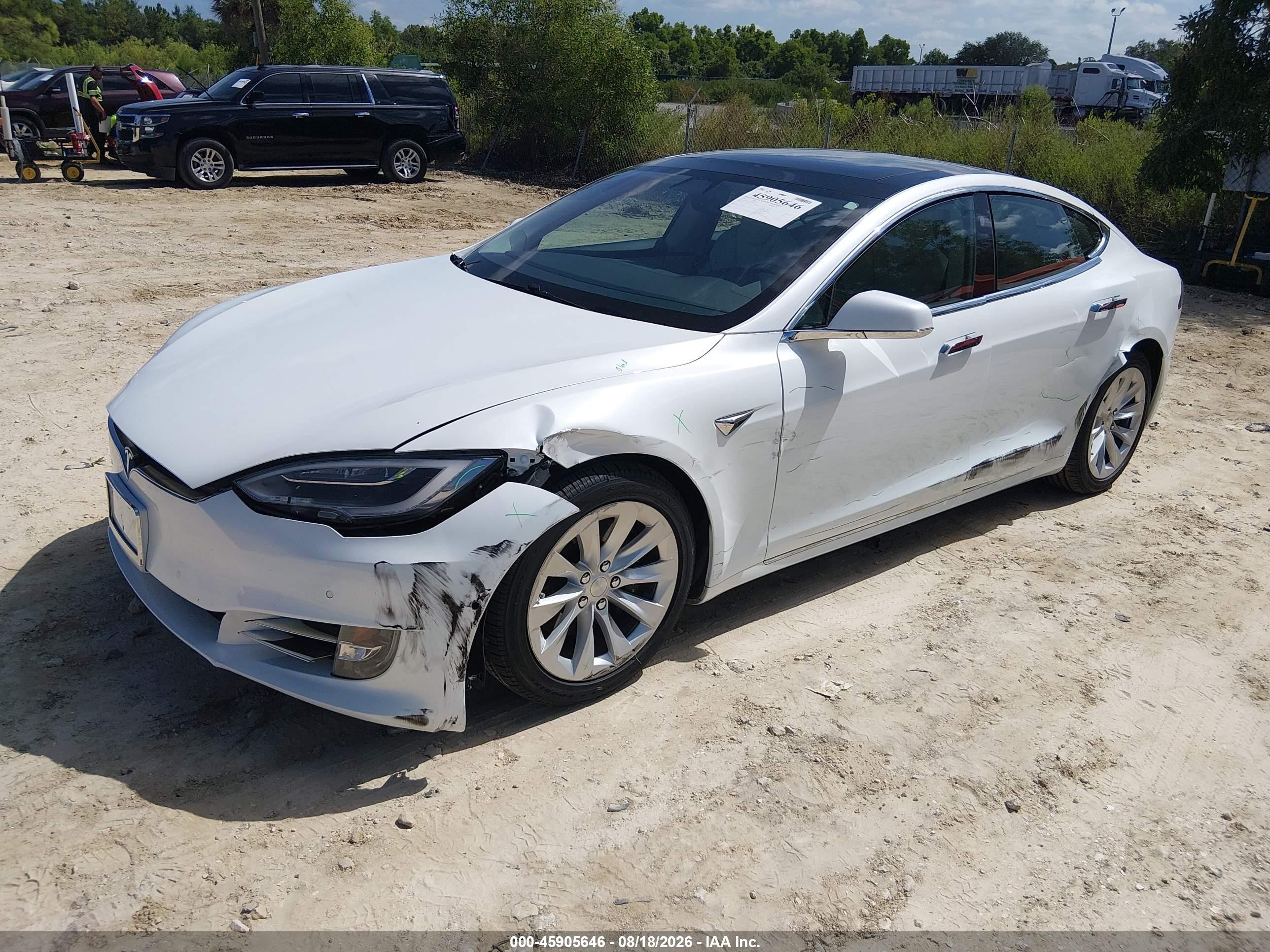 2018 Tesla Model S   White vin: 5YJSA1E24JF264363