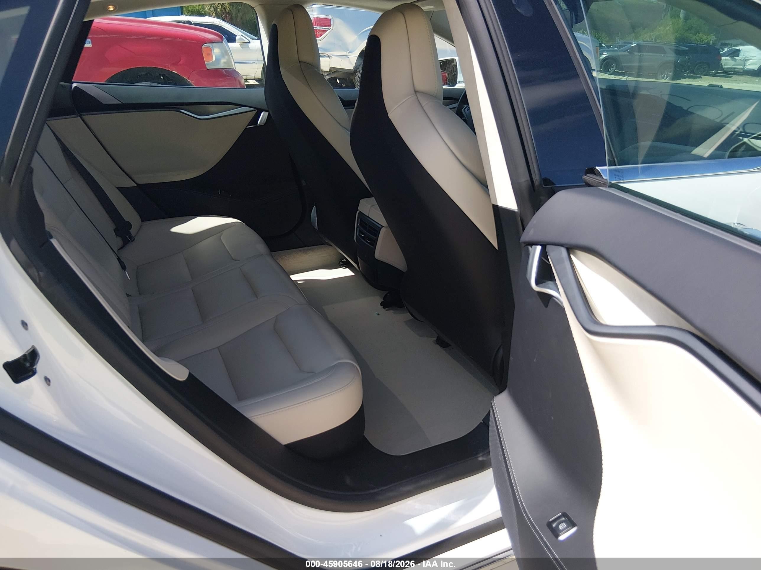 2018 Tesla Model S   White vin: 5YJSA1E24JF264363