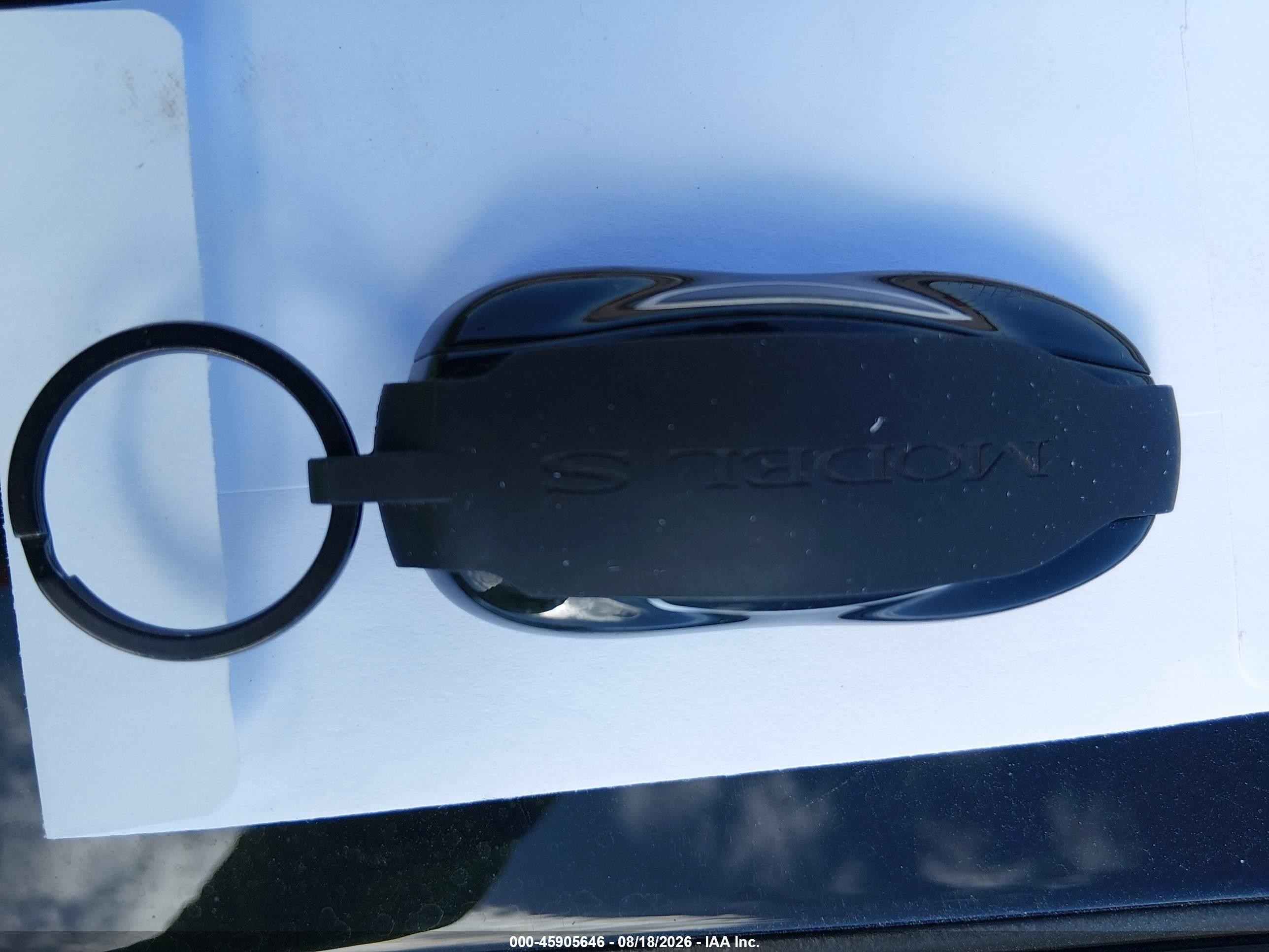 2018 Tesla Model S   White vin: 5YJSA1E24JF264363