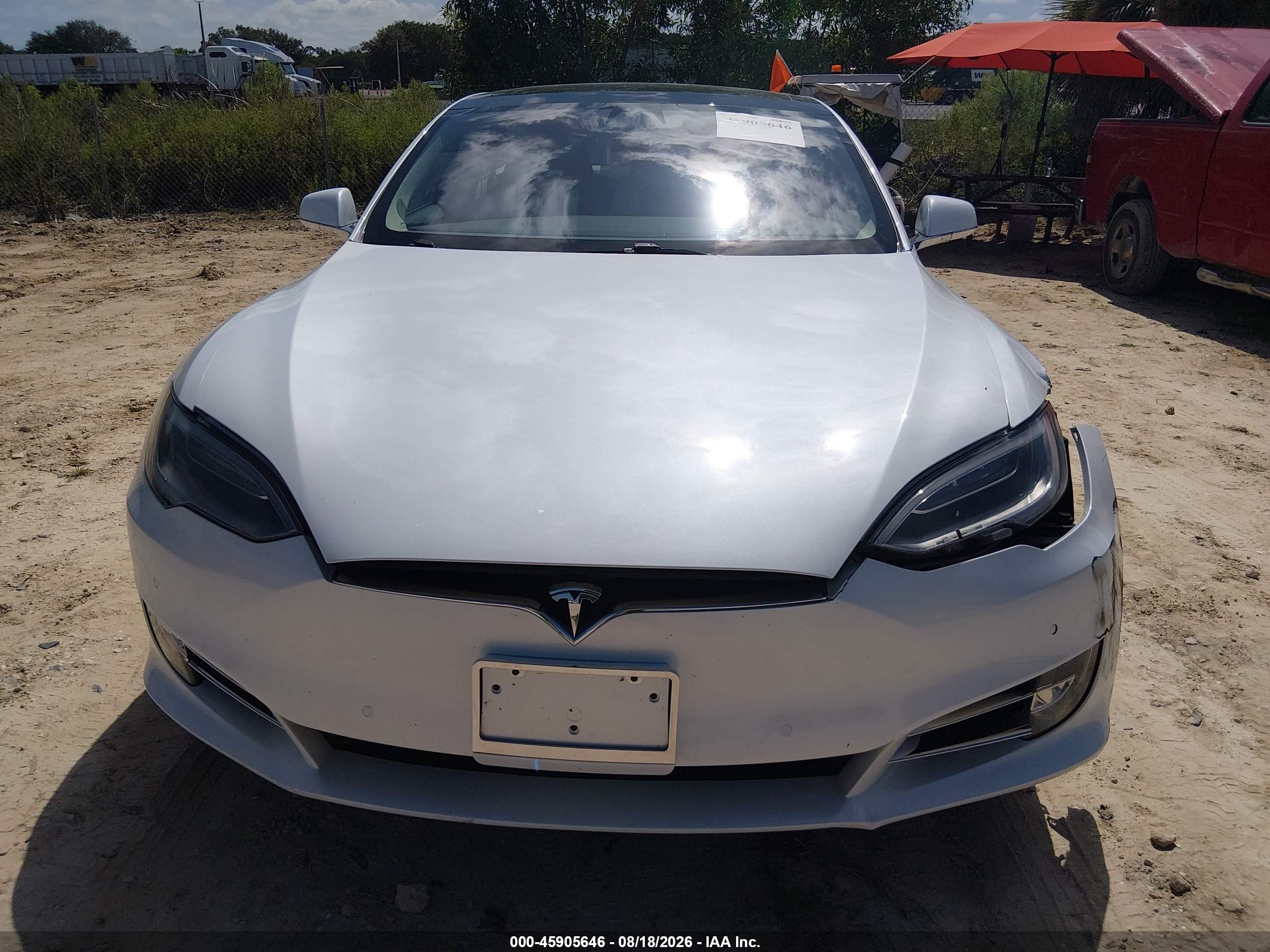 2018 Tesla Model S   White vin: 5YJSA1E24JF264363