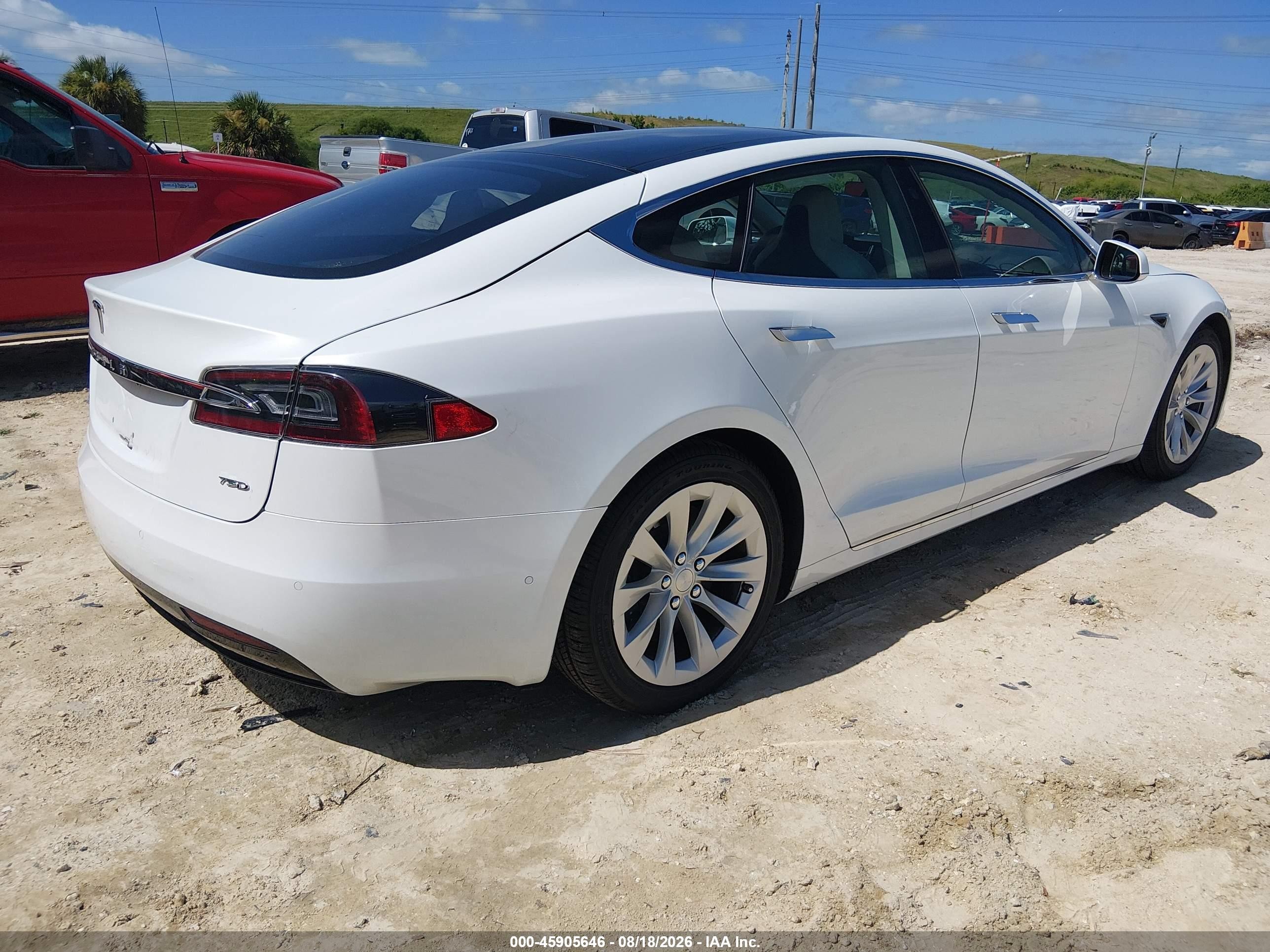 2018 Tesla Model S   White vin: 5YJSA1E24JF264363