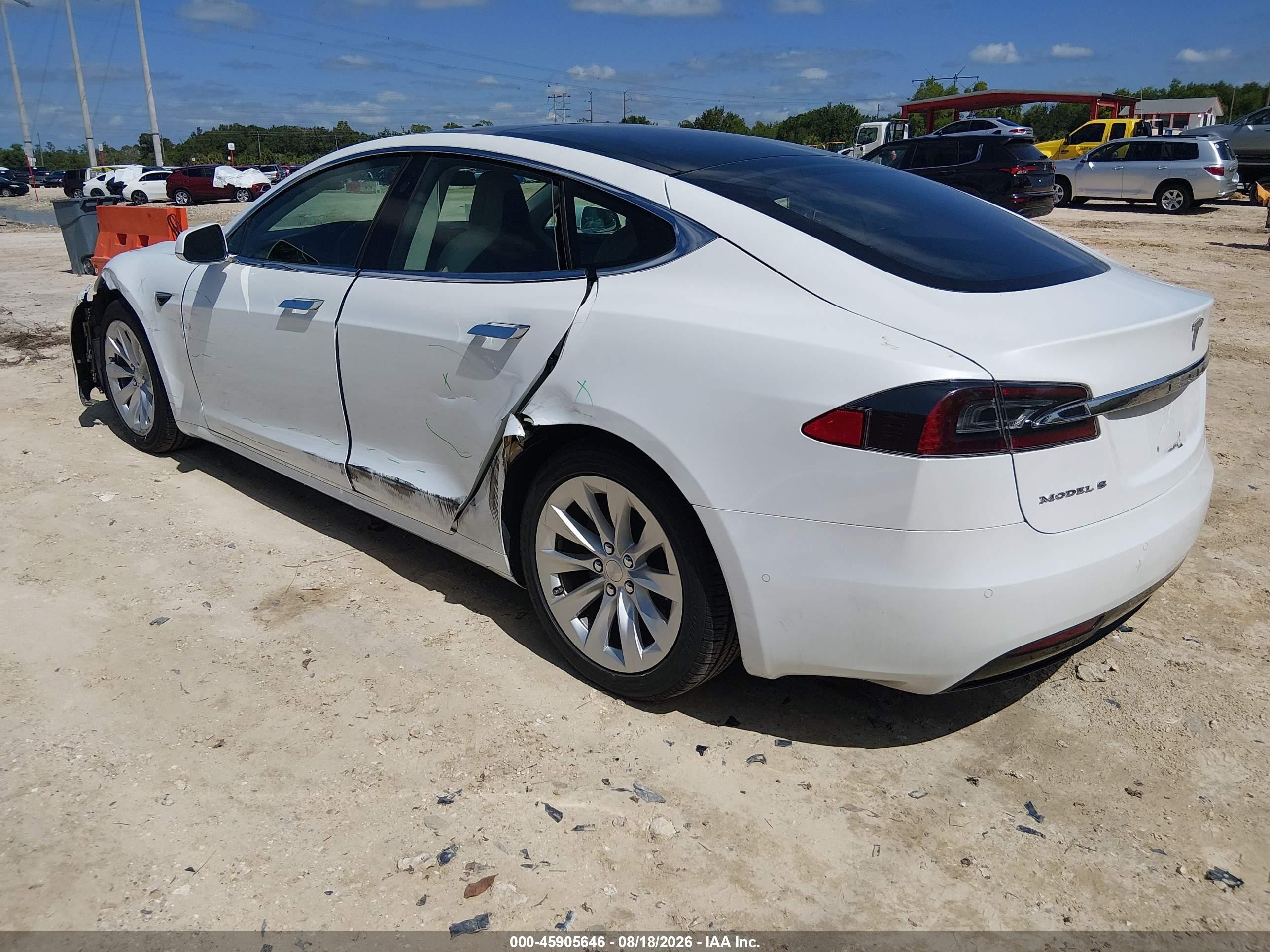 2018 Tesla Model S   White vin: 5YJSA1E24JF264363